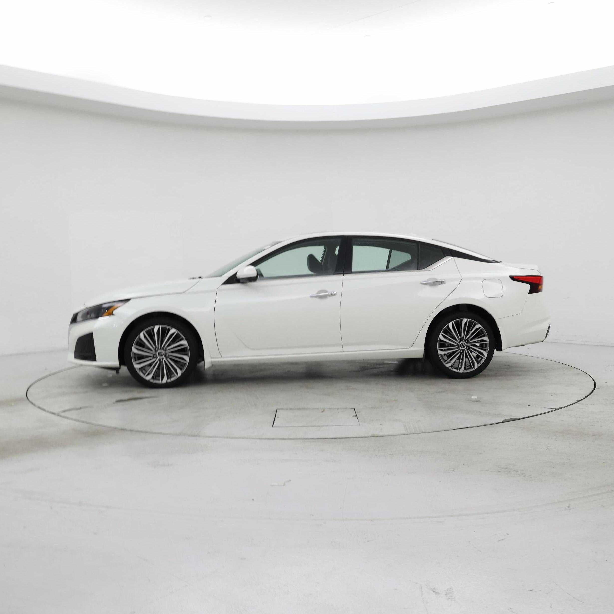 Thumbnail: 2023 Nissan Altima - 3