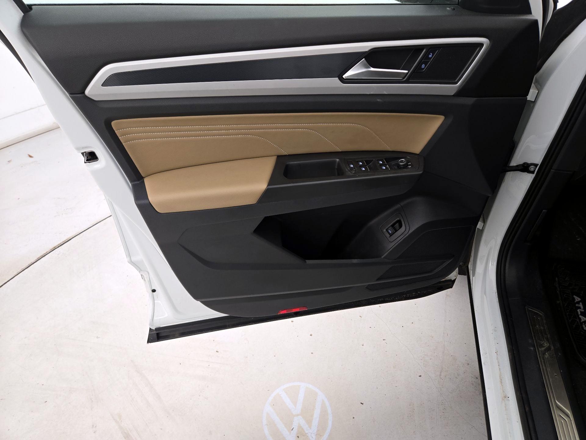 Thumbnail: 2022 Volkswagen Atlas - 12