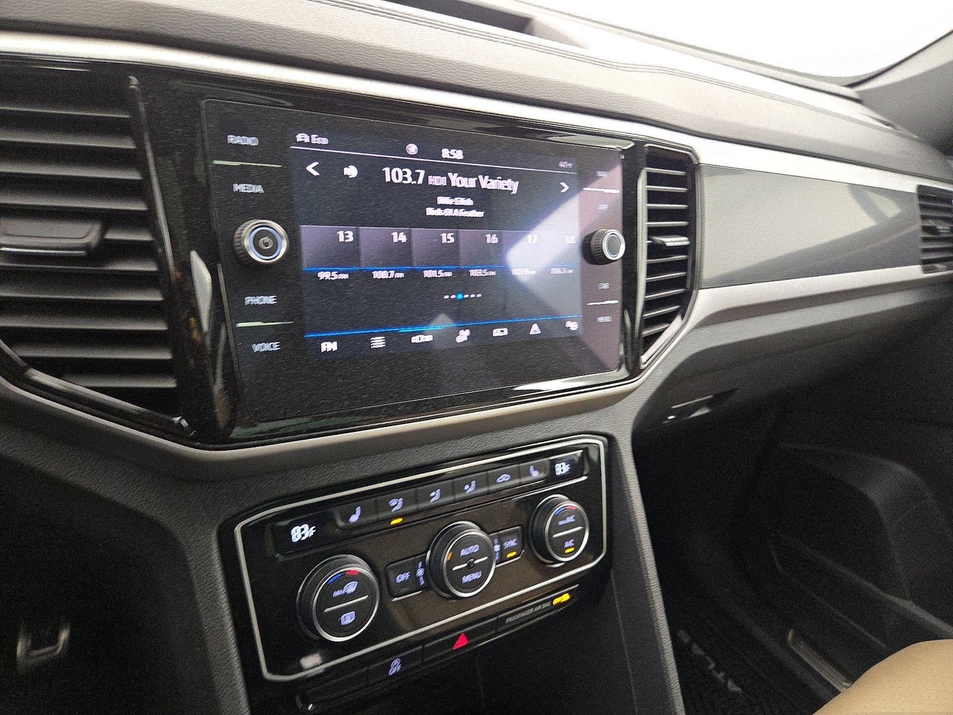 Thumbnail: 2022 Volkswagen Atlas - 16