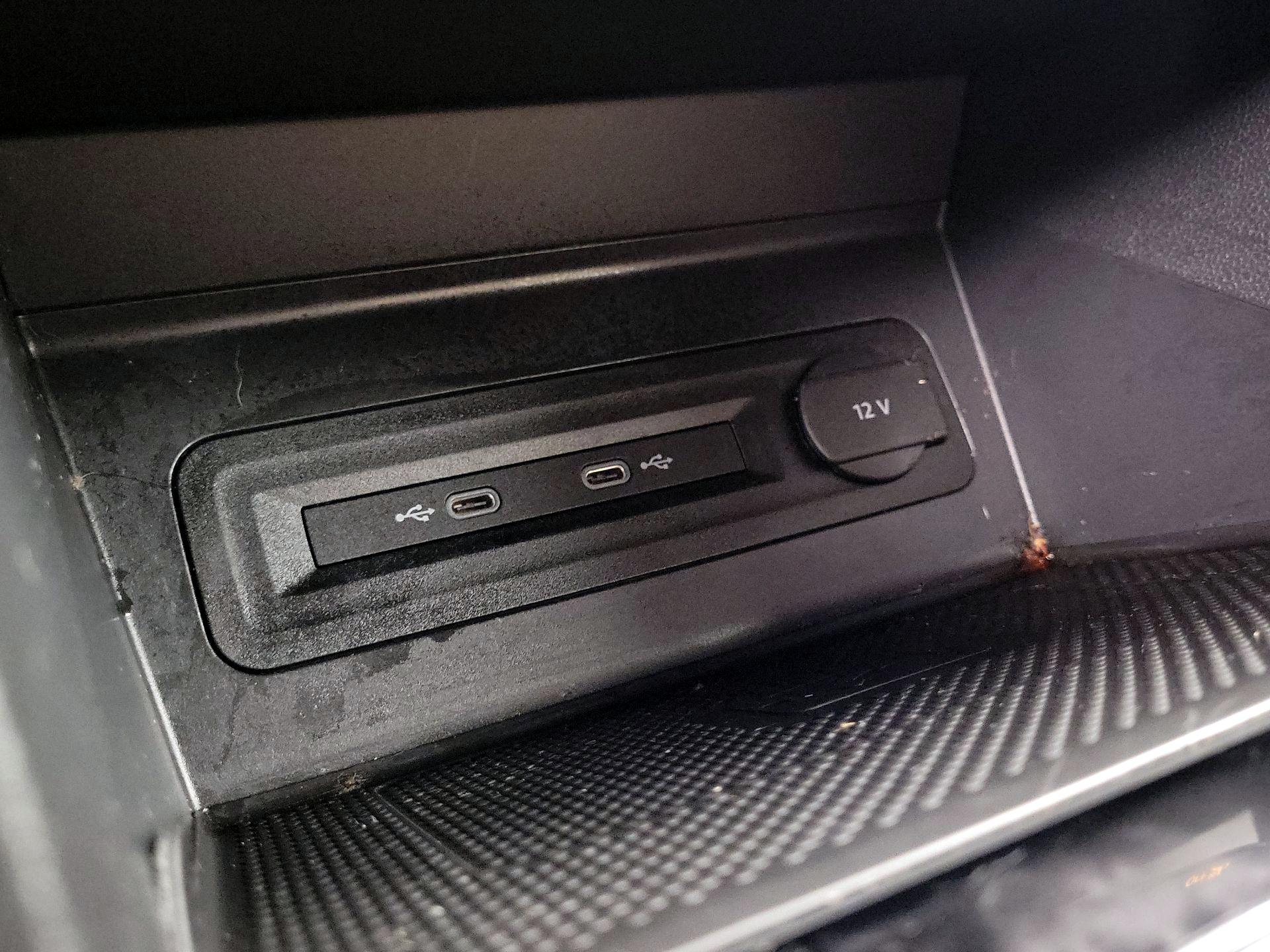 Thumbnail: 2022 Volkswagen Atlas - 16