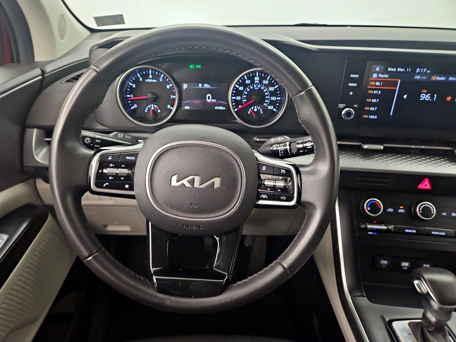 2024 Kia Carnival LX Seat Pkg - Photo 11