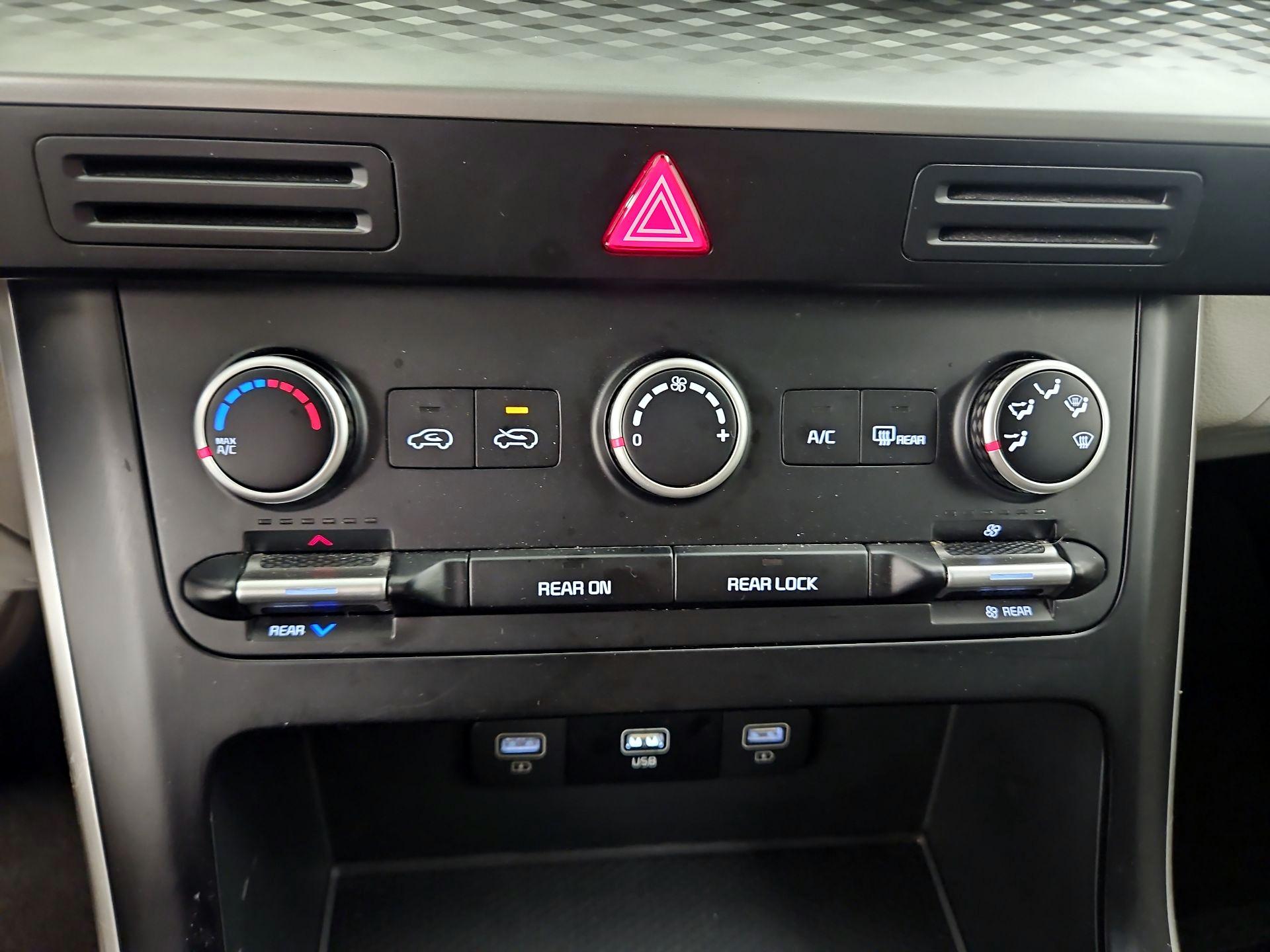 Thumbnail: 2024 Kia Carnival - 16