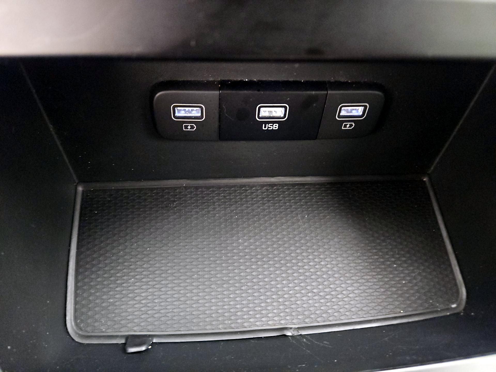 Thumbnail: 2024 Kia Carnival - 18