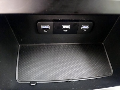 USB/AUX Ports