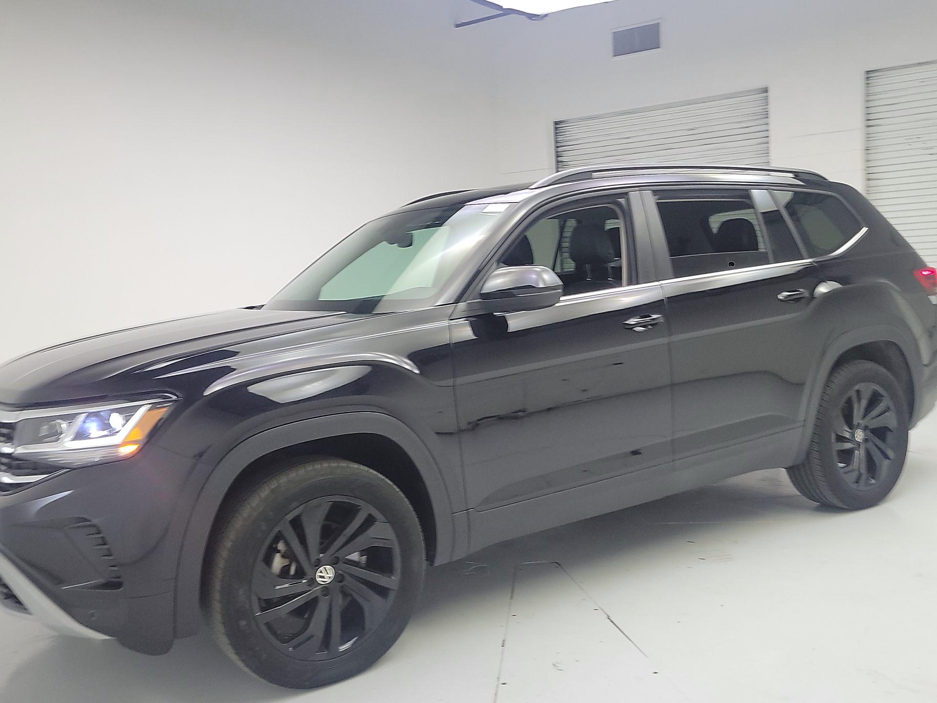 Thumbnail: 2023 Volkswagen Atlas - 3