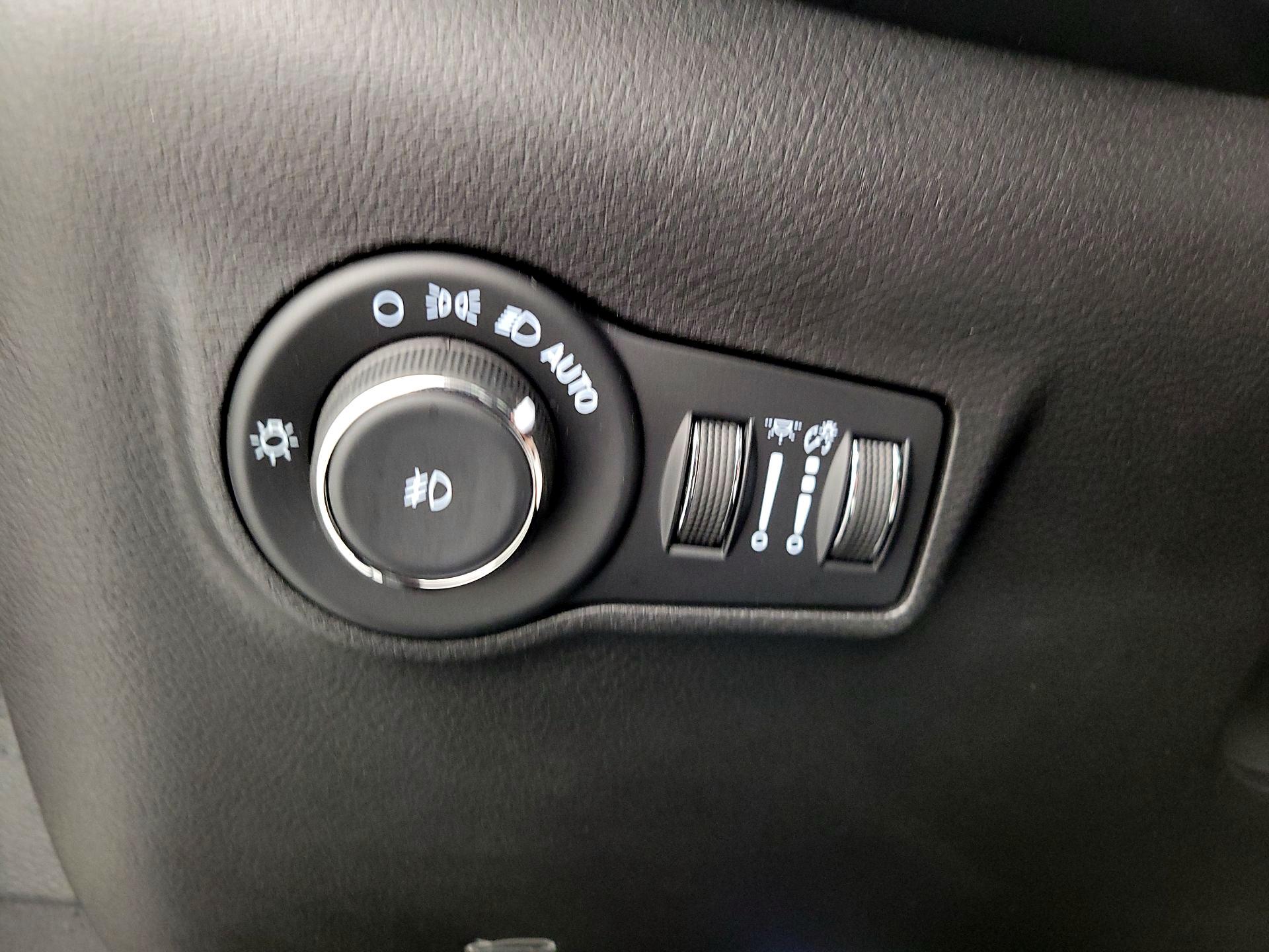 Thumbnail: 2022 Jeep Compass - 13