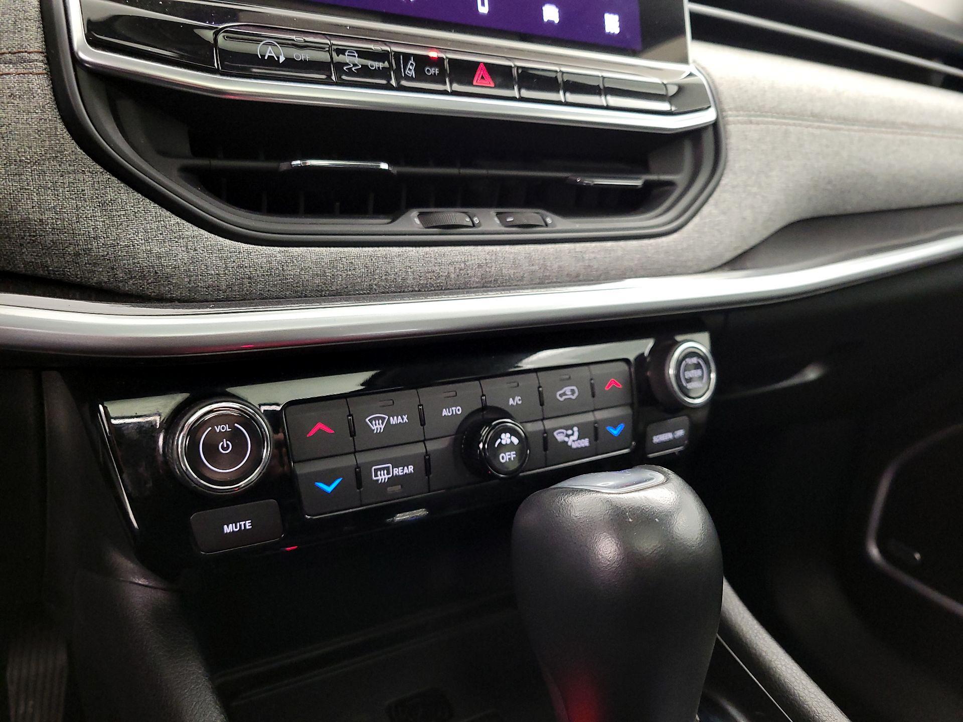 Thumbnail: 2022 Jeep Compass - 16