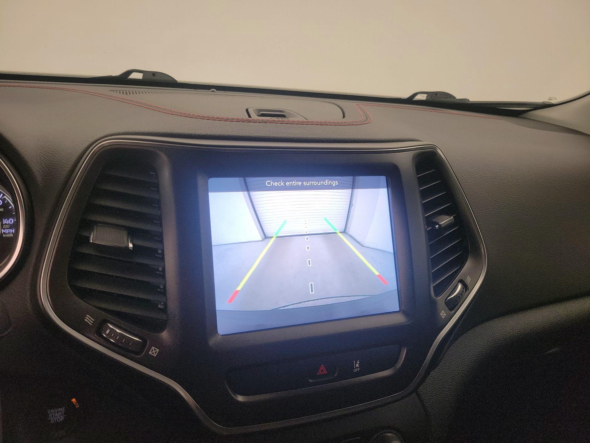 Thumbnail: 2022 Jeep Cherokee - 14