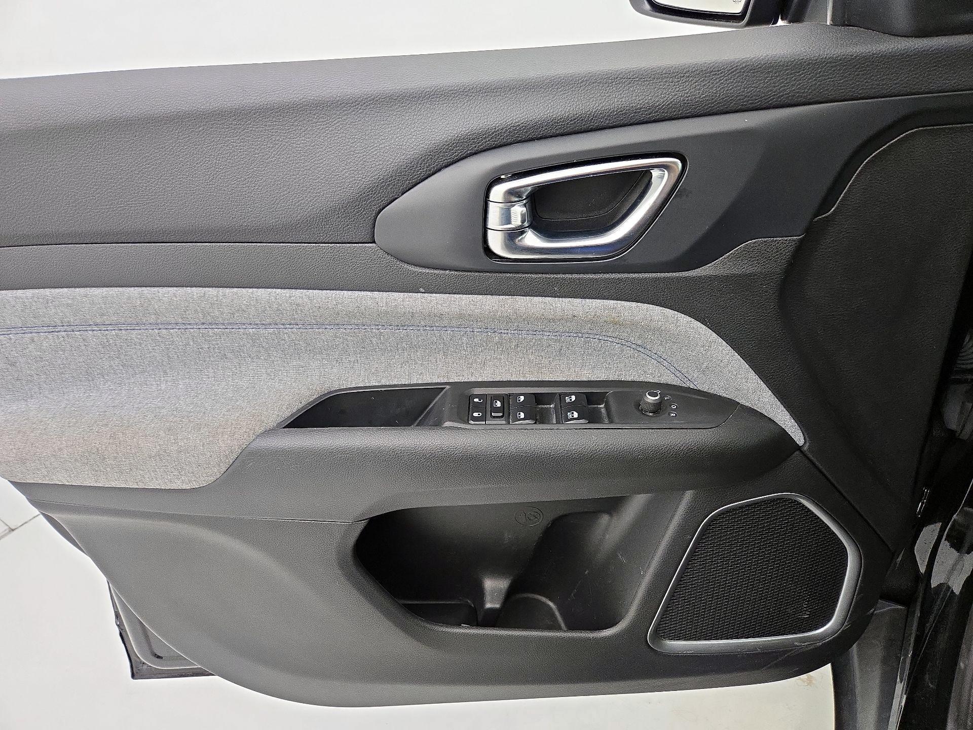 Thumbnail: 2022 Jeep Compass - 12