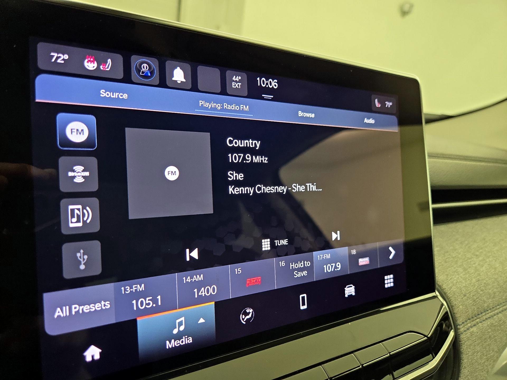 Thumbnail: 2022 Jeep Compass - 15