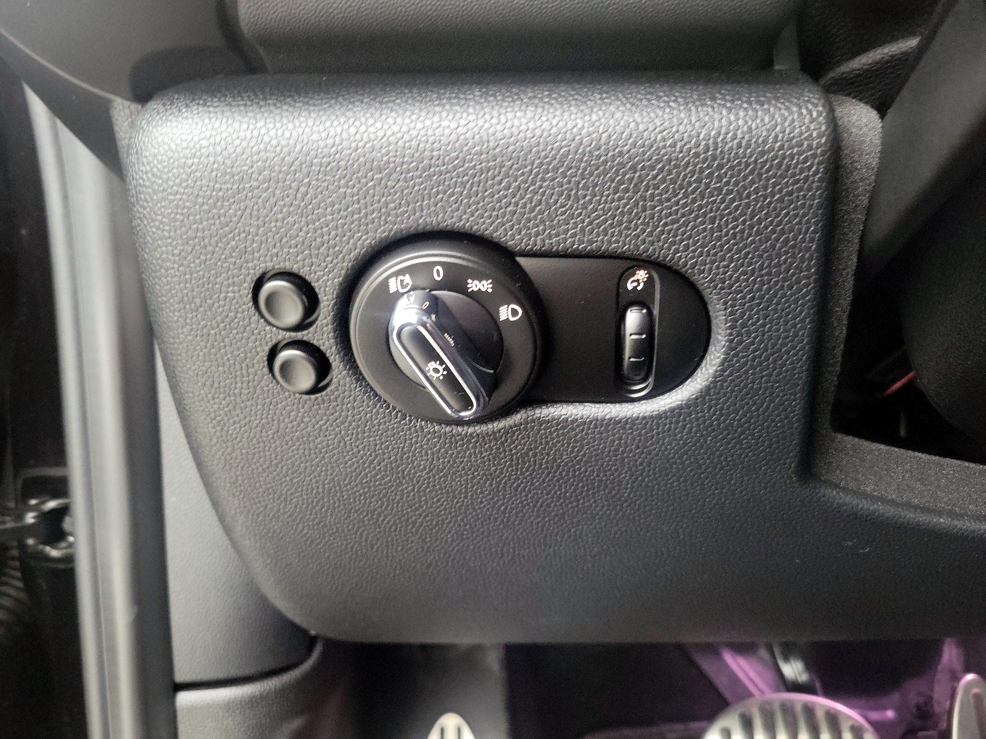 Thumbnail: 2020 MINI Cooper Hardtop - 13