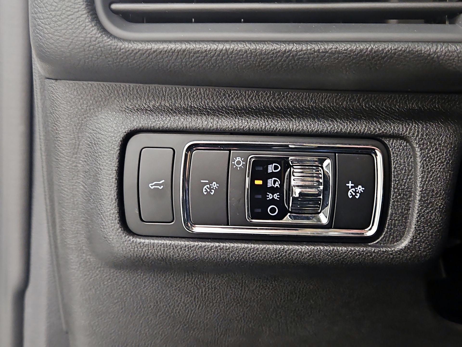 Thumbnail: 2023 Lincoln Corsair - 13