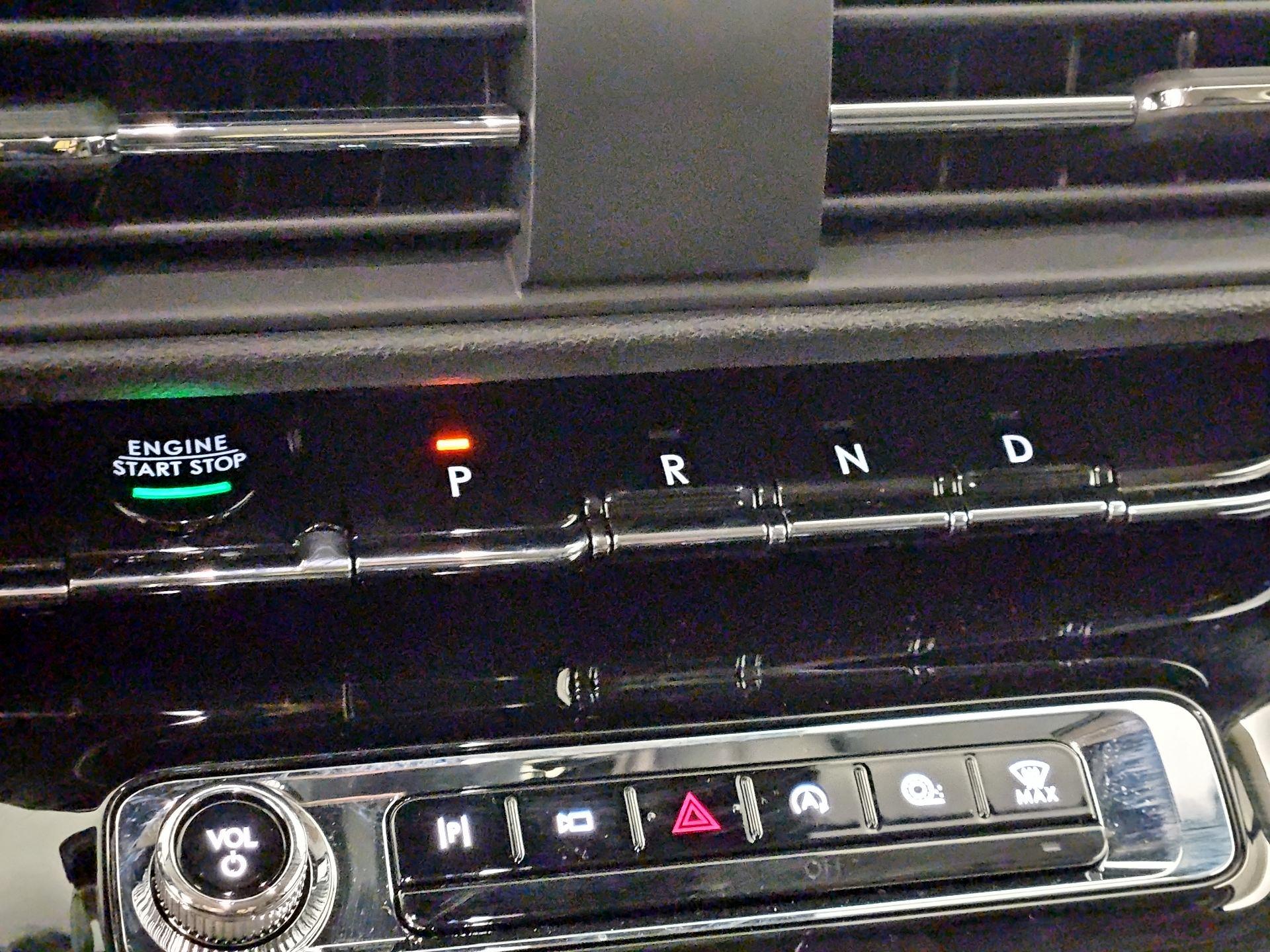 Thumbnail: 2023 Lincoln Corsair - 18