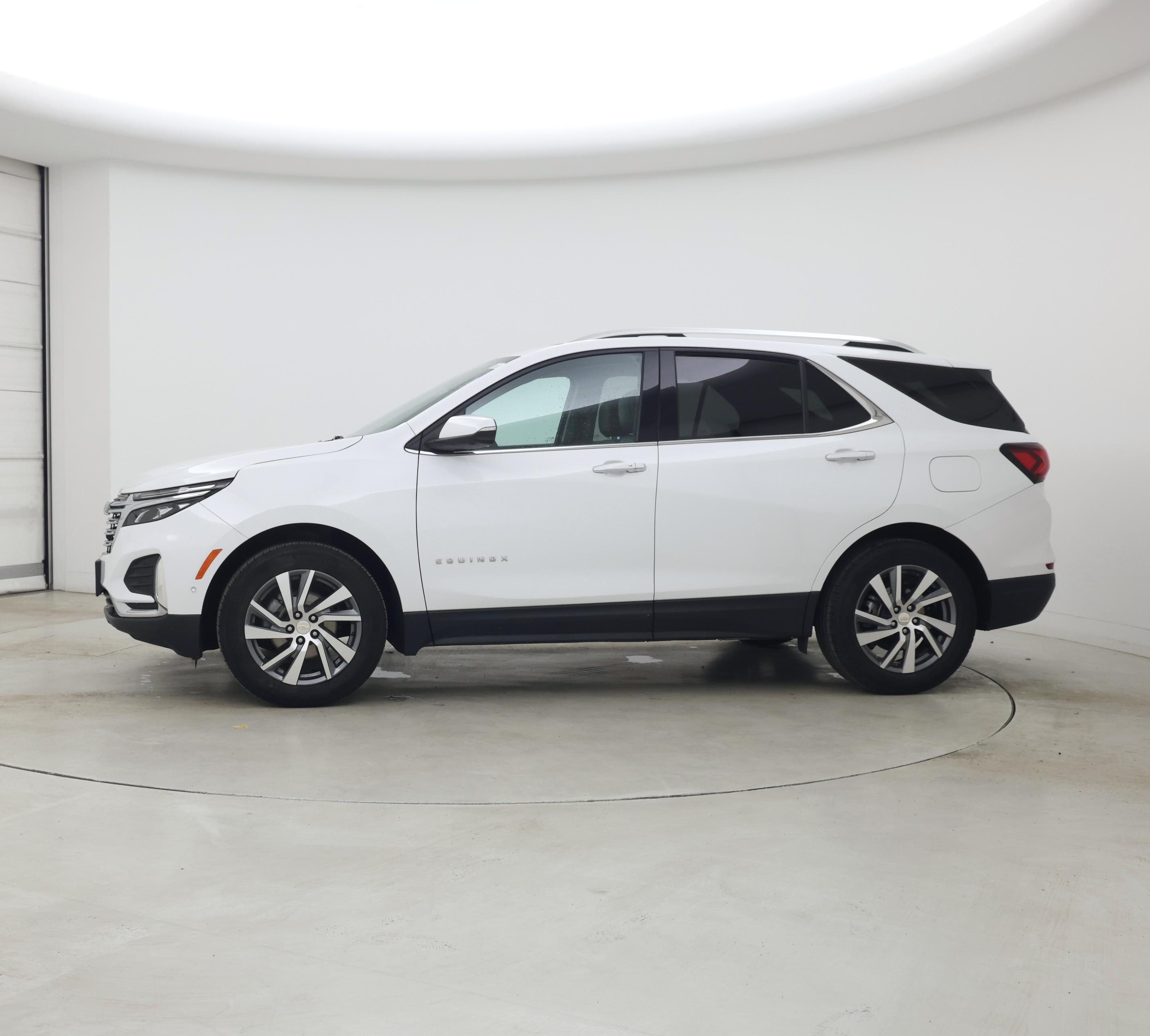 Thumbnail: 2022 Chevrolet Equinox - 3