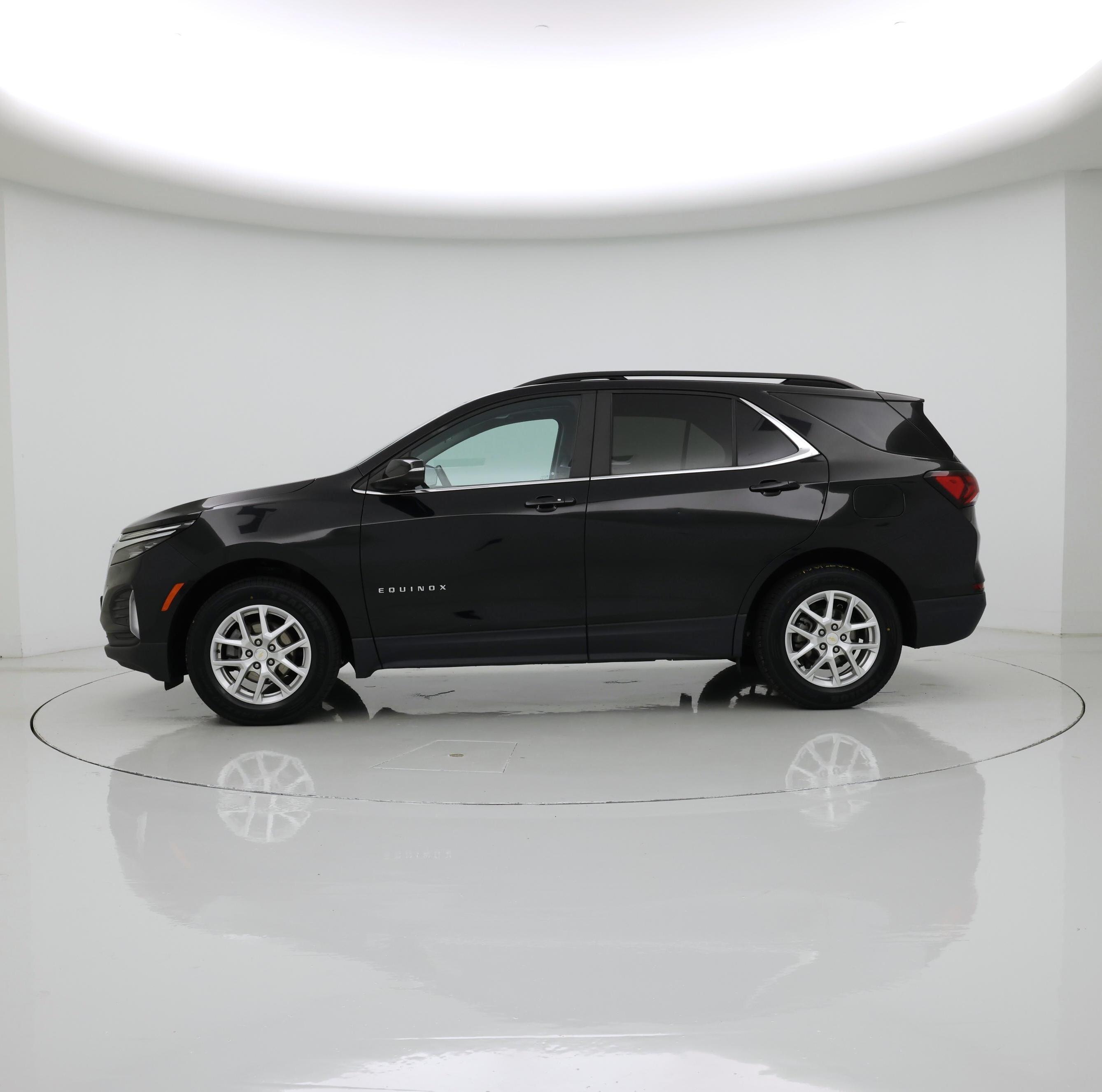 Thumbnail: 2022 Chevrolet Equinox - 3
