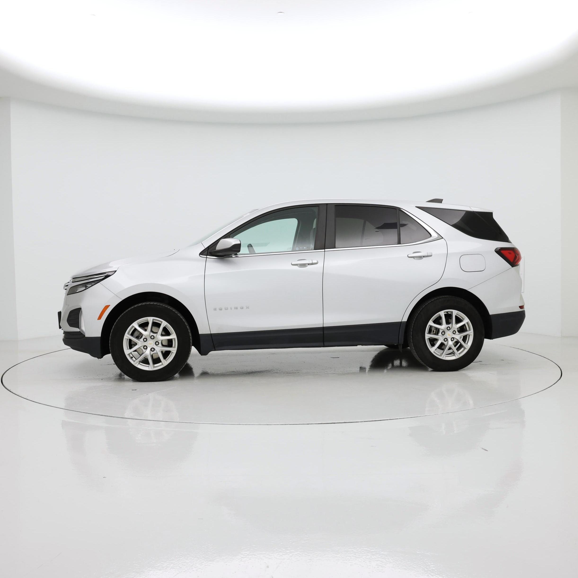 Thumbnail: 2022 Chevrolet Equinox - 3