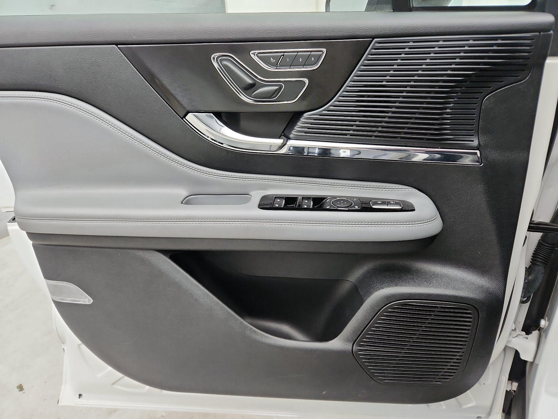 Thumbnail: 2022 Lincoln Corsair - 12