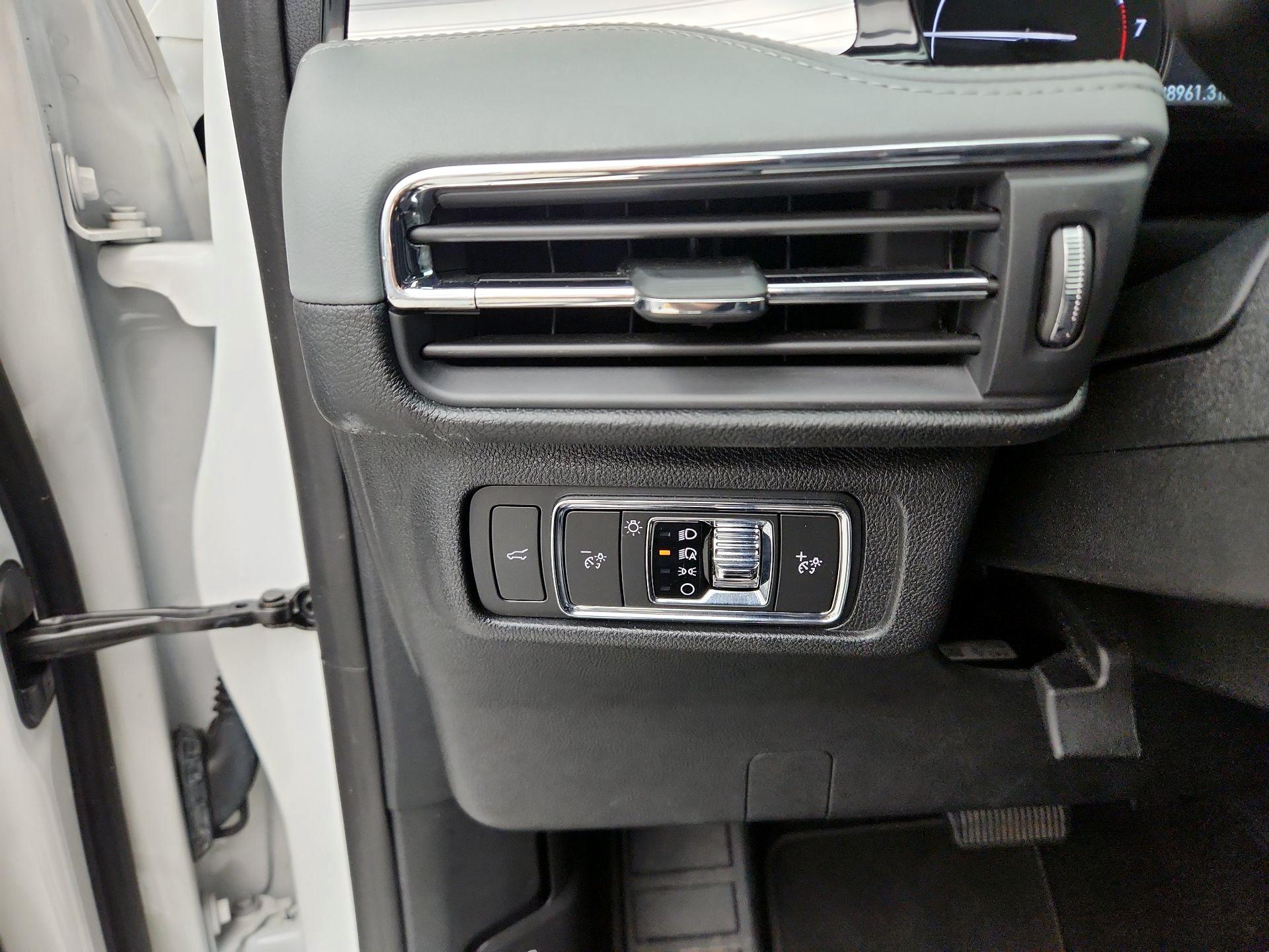 Thumbnail: 2022 Lincoln Corsair - 13