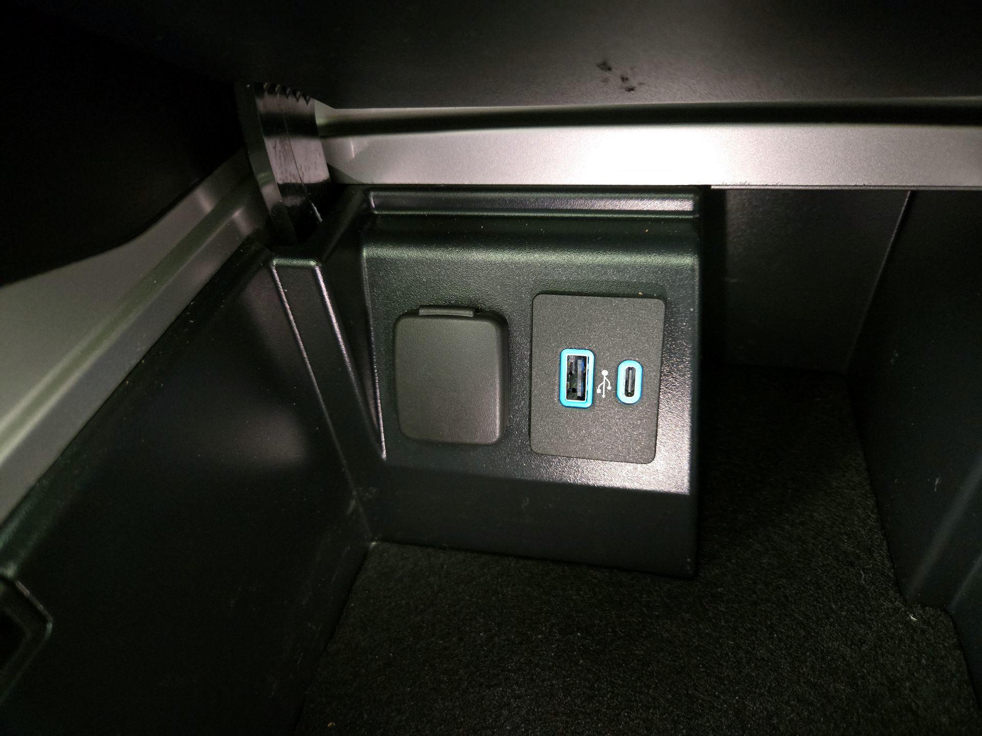 Thumbnail: 2022 Ford Explorer - 19