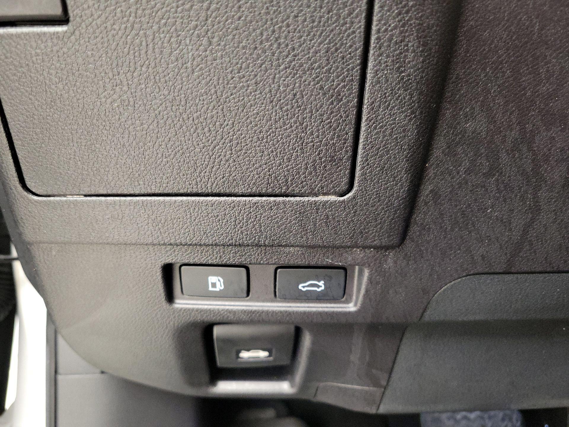 Thumbnail: 2023 Lexus ES - 13