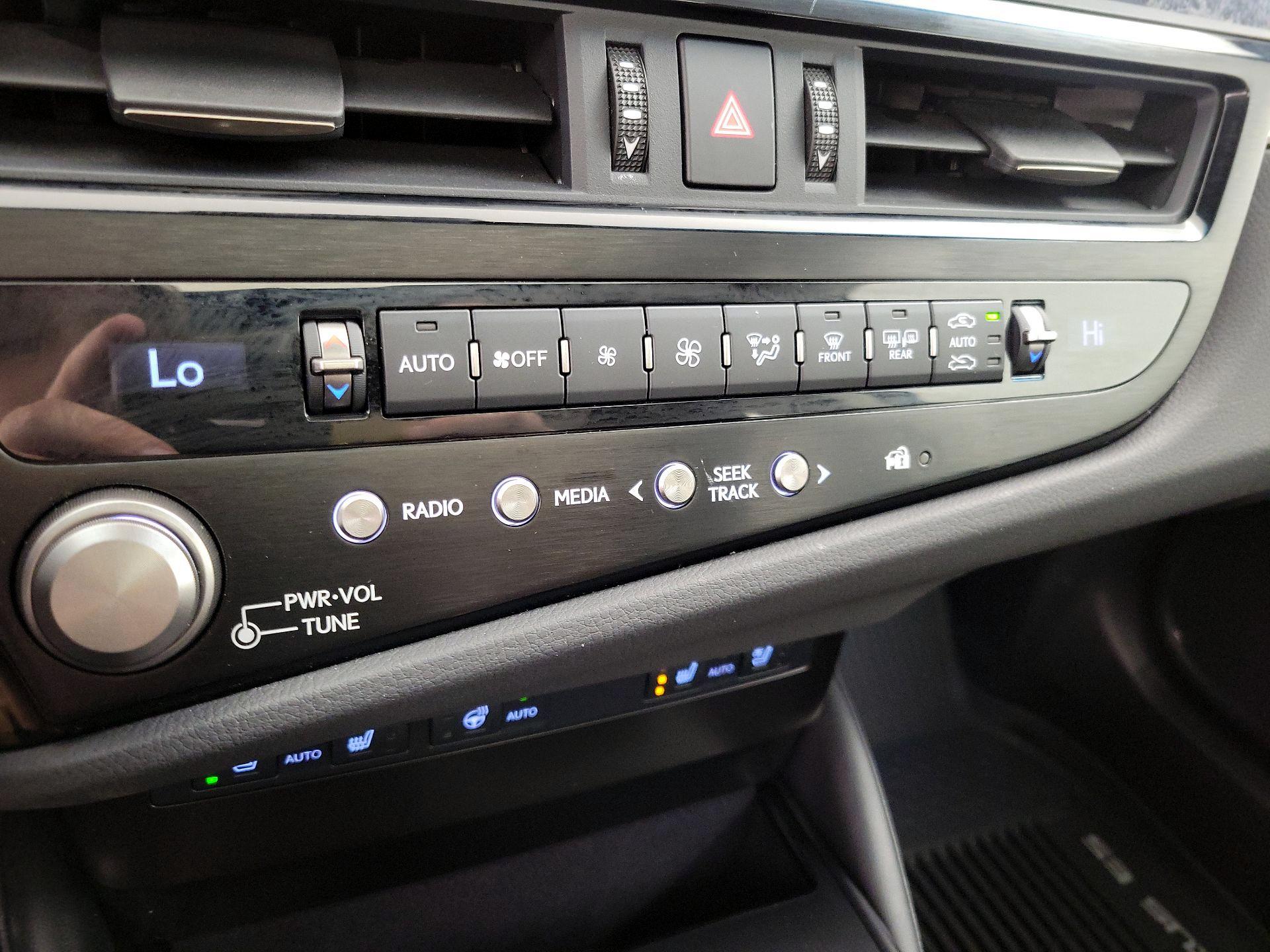 Thumbnail: 2023 Lexus ES - 16