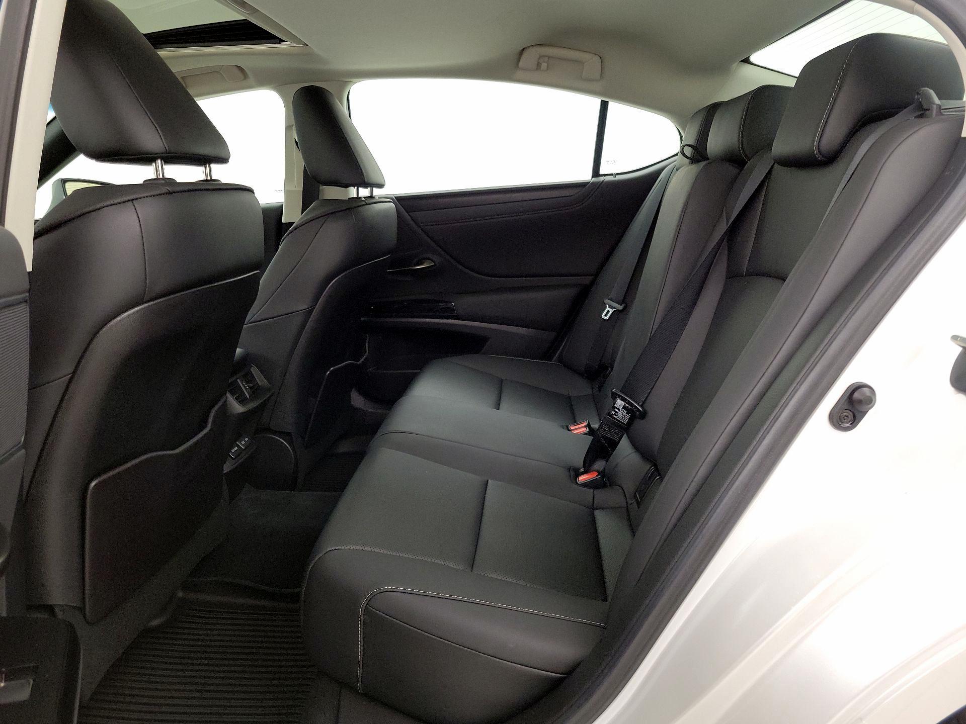 Thumbnail: 2023 Lexus ES - 20