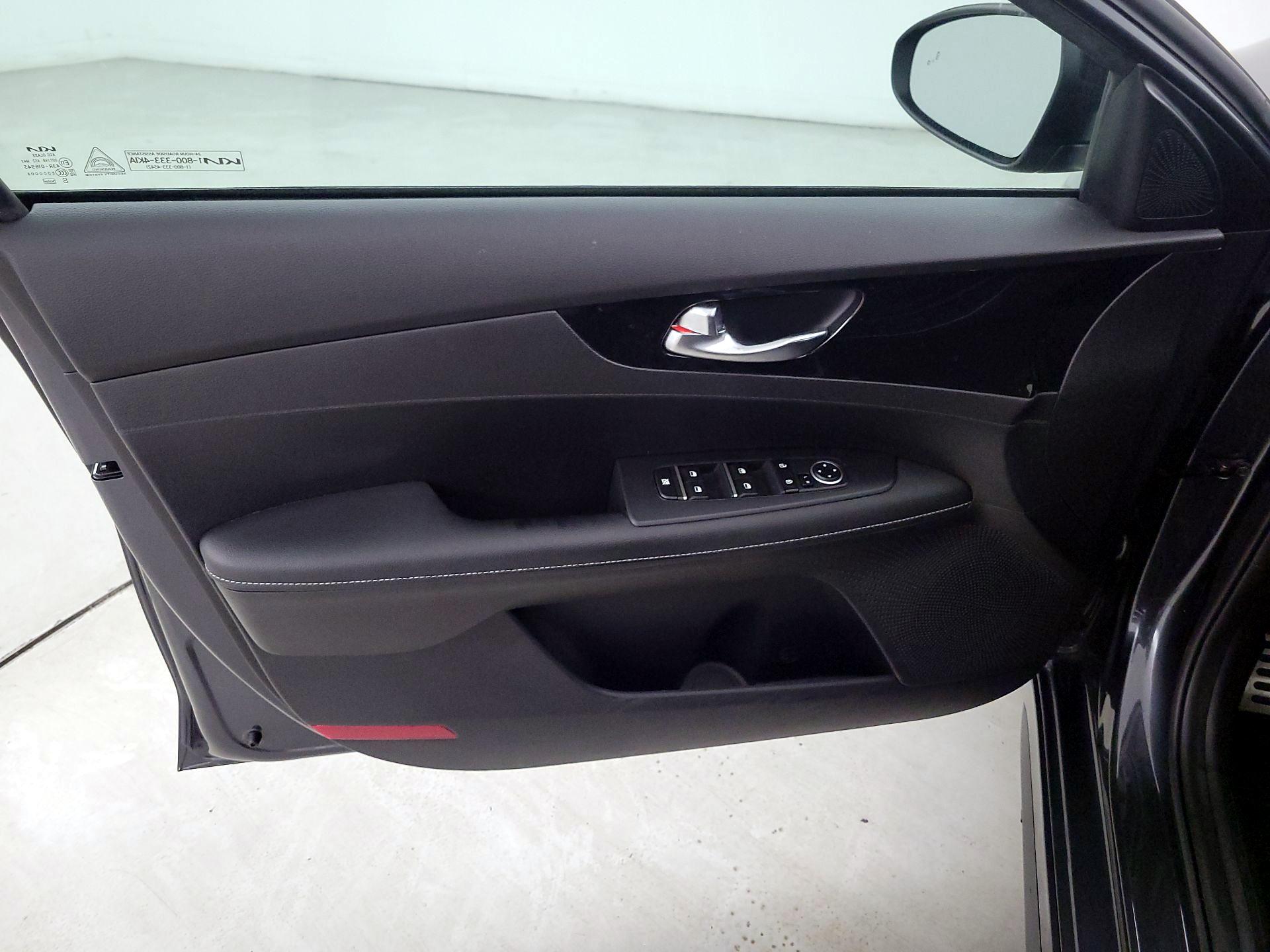 Thumbnail: 2022 Kia Forte - 12