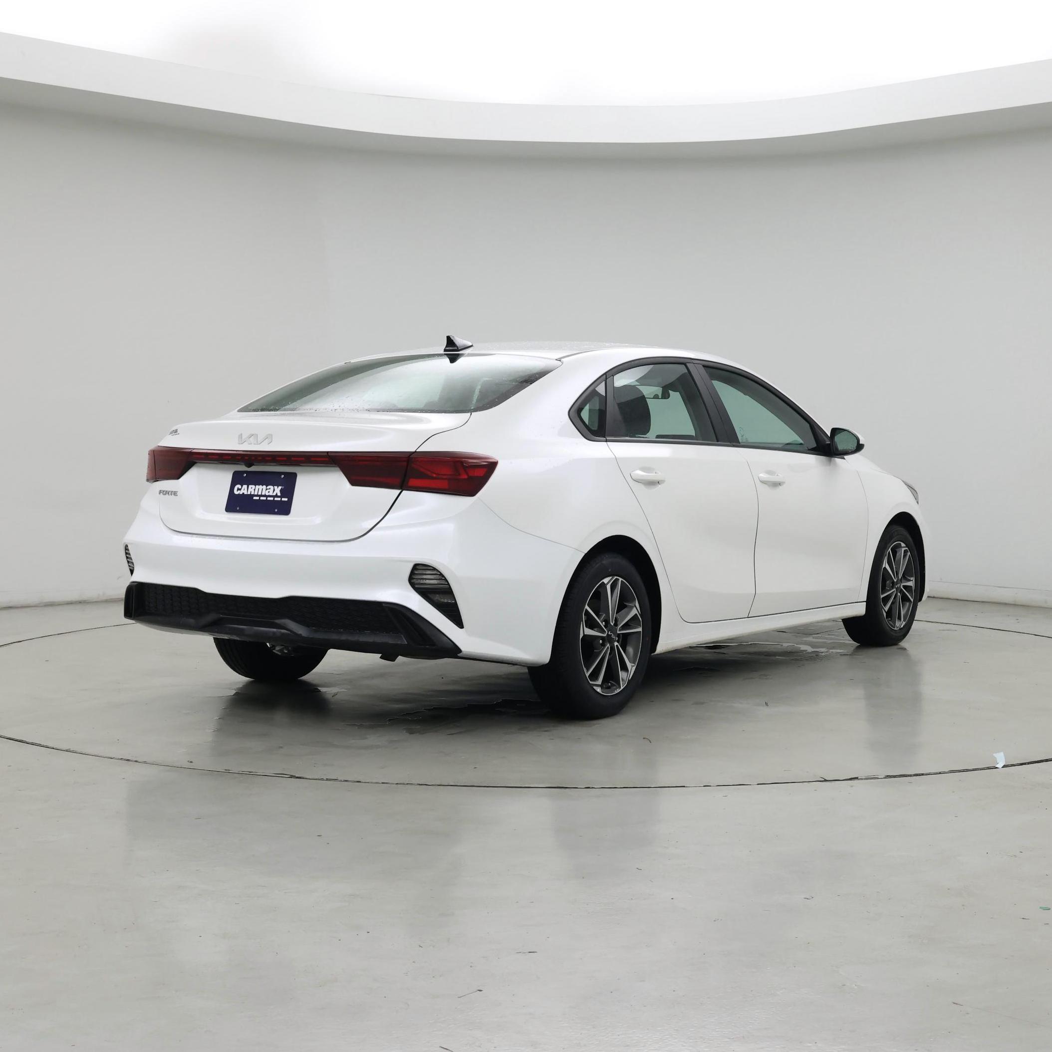 Thumbnail: 2024 Kia Forte - 8