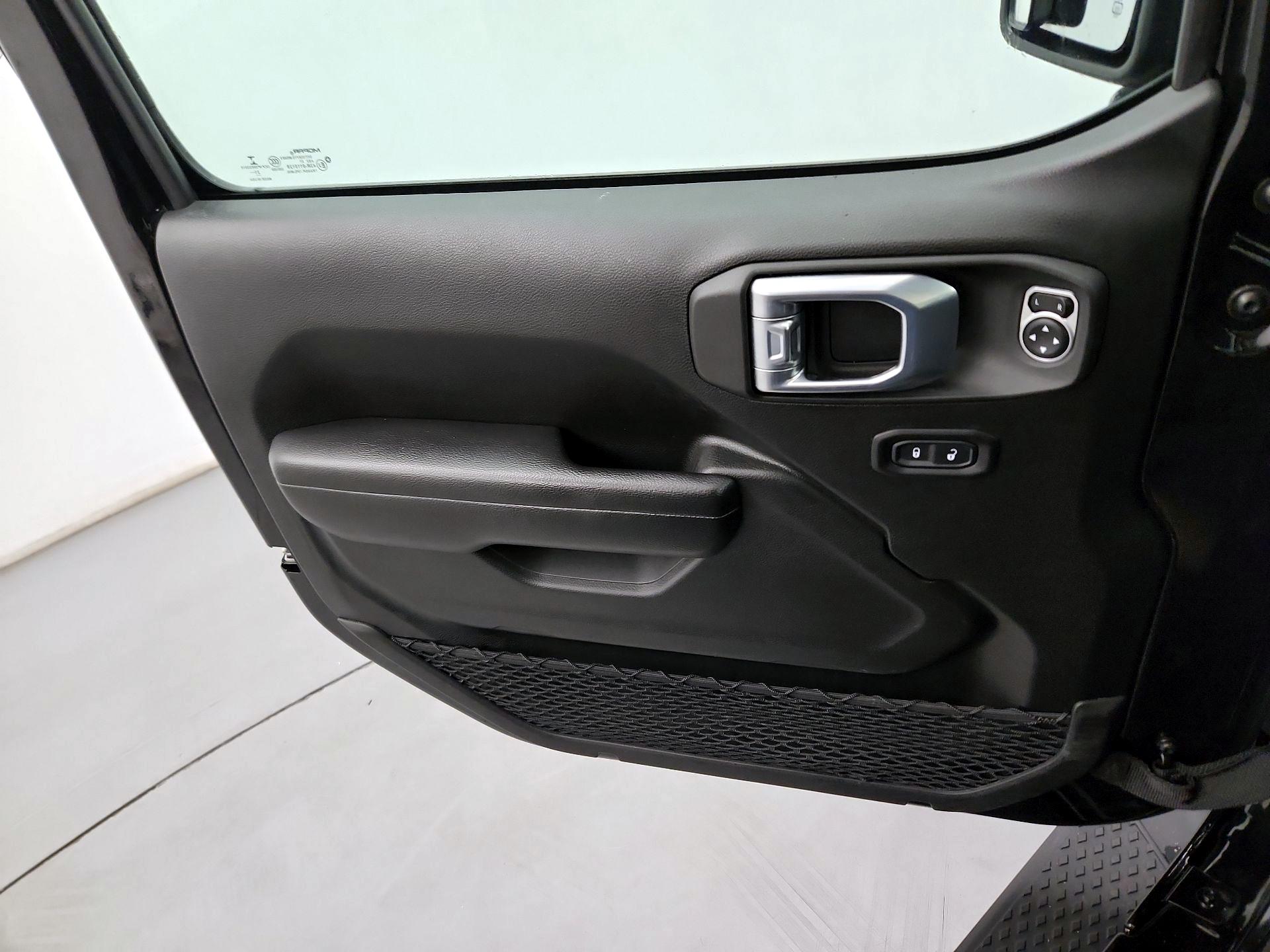 Thumbnail: 2021 Jeep Gladiator - 12