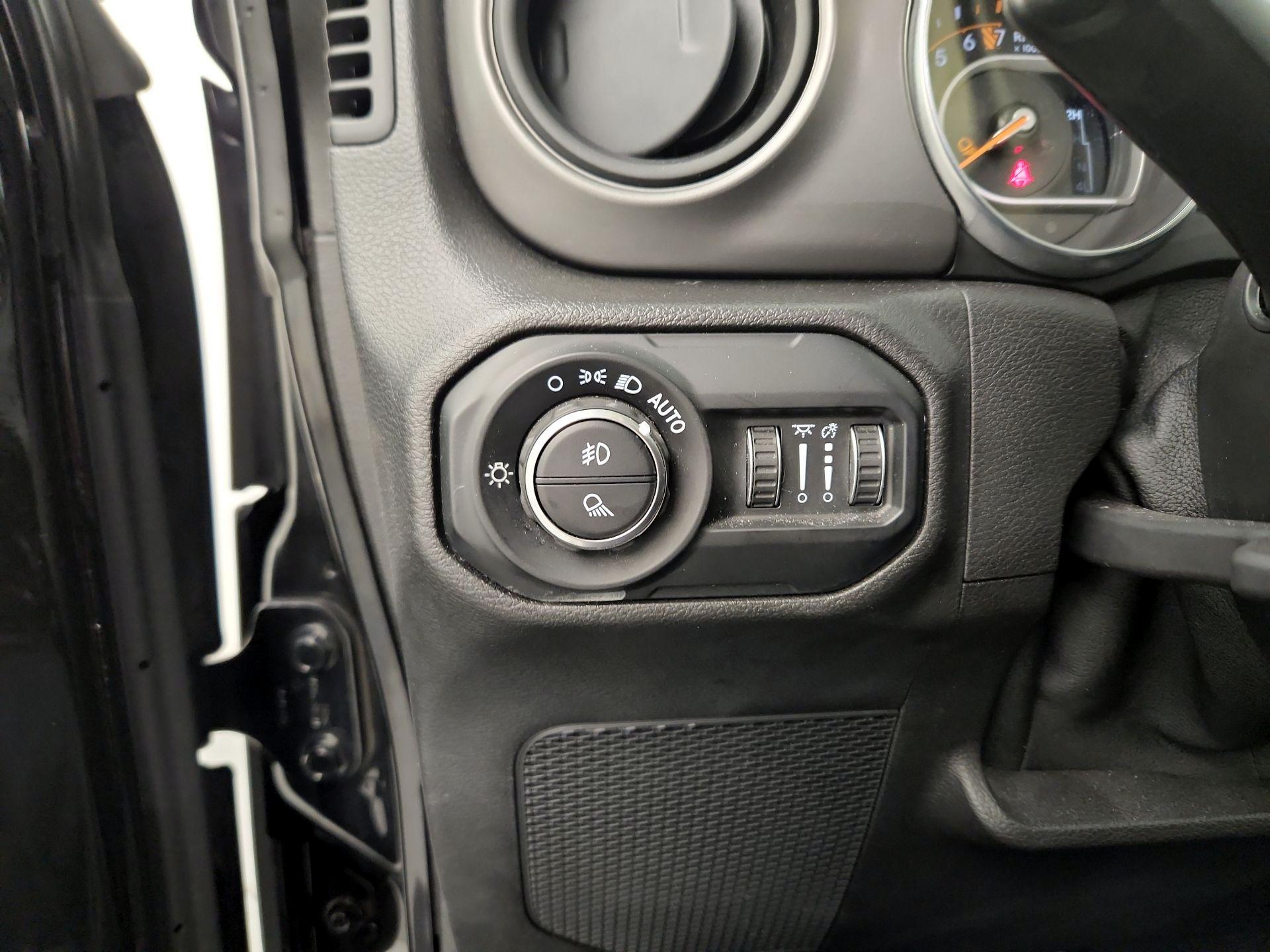 Thumbnail: 2021 Jeep Gladiator - 13