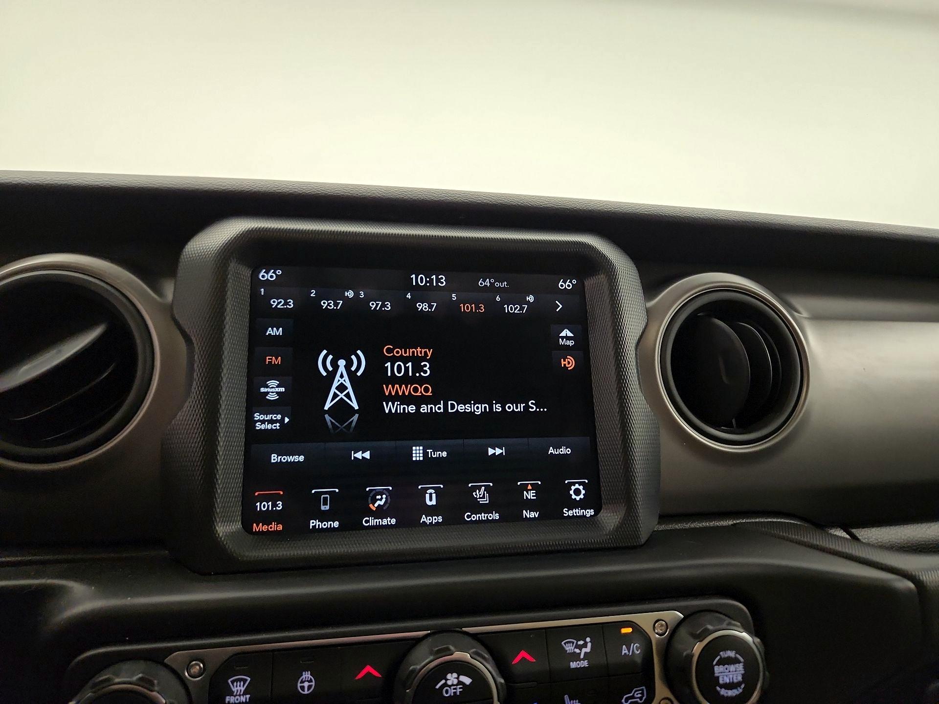 Thumbnail: 2021 Jeep Gladiator - 16