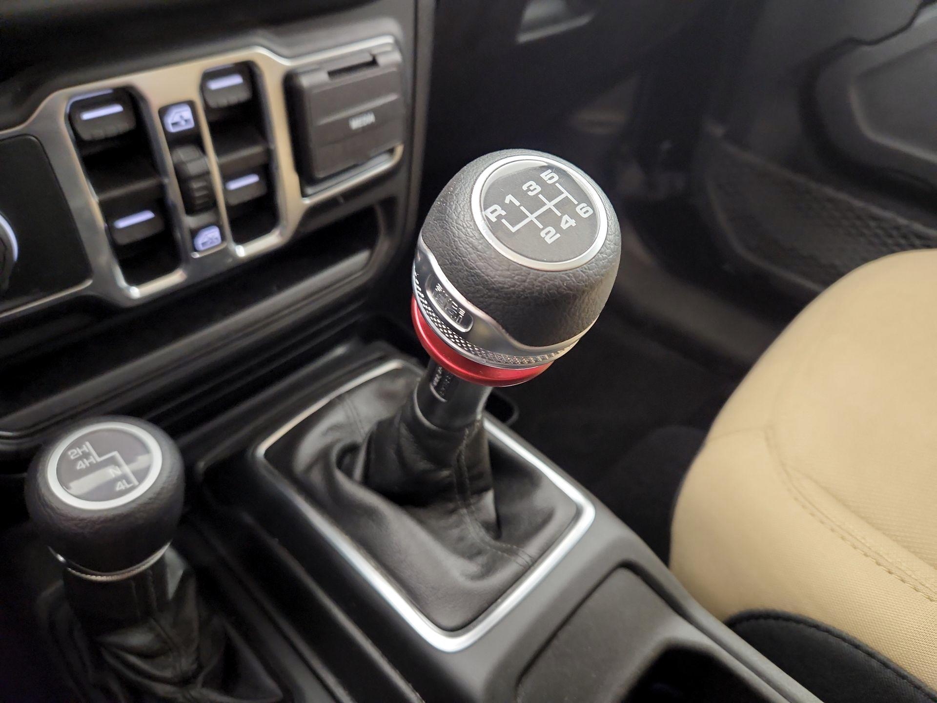 Thumbnail: 2021 Jeep Gladiator - 18