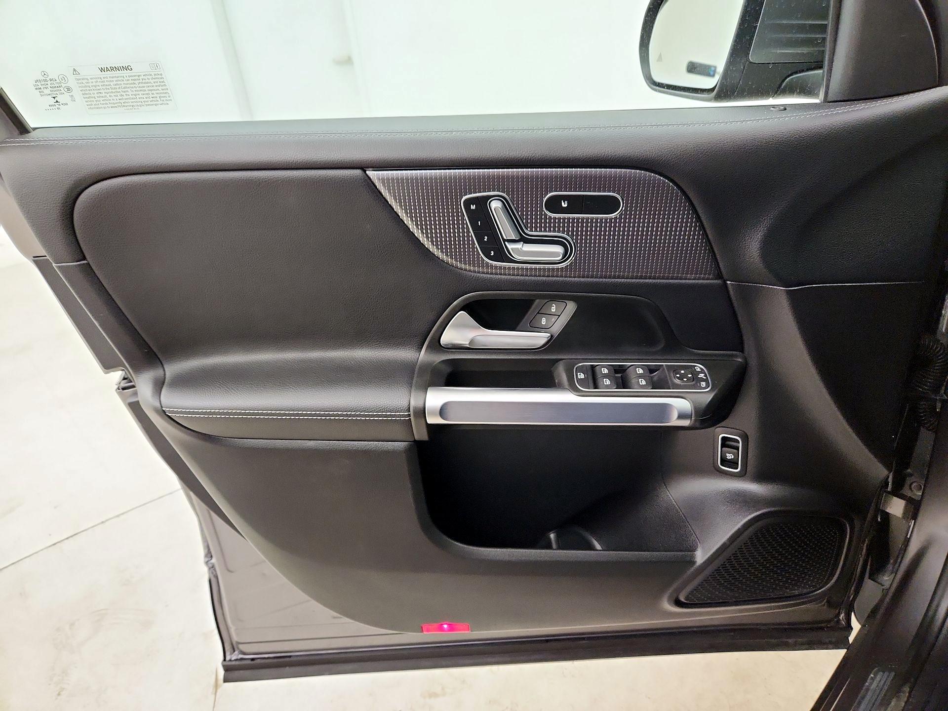 Thumbnail: 2021 Mercedes-Benz GLB - 10