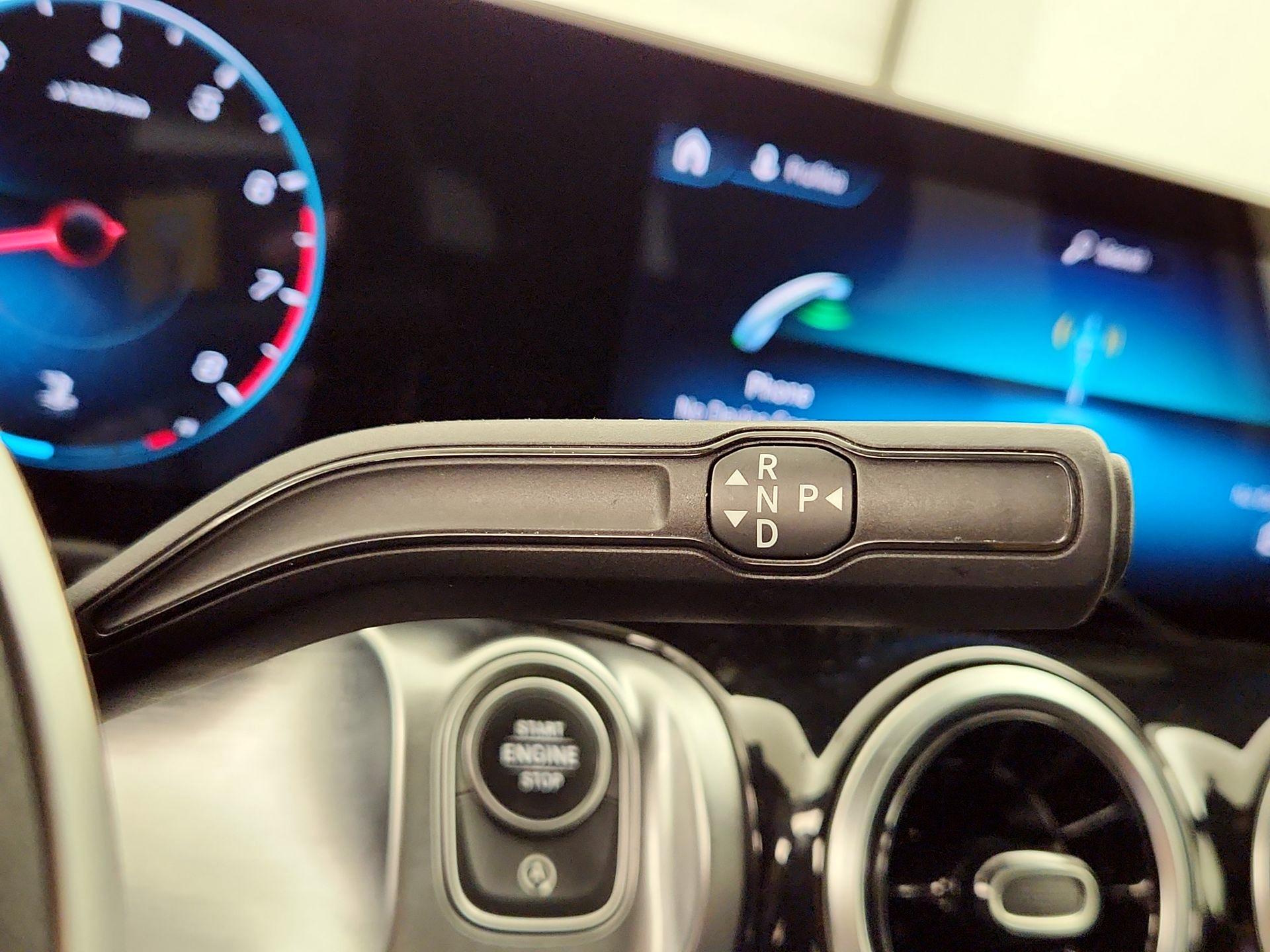 Thumbnail: 2021 Mercedes-Benz GLB - 15