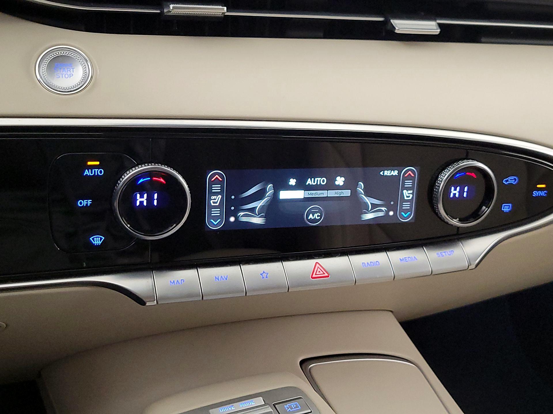 Thumbnail: 2022 Genesis GV70 - 17