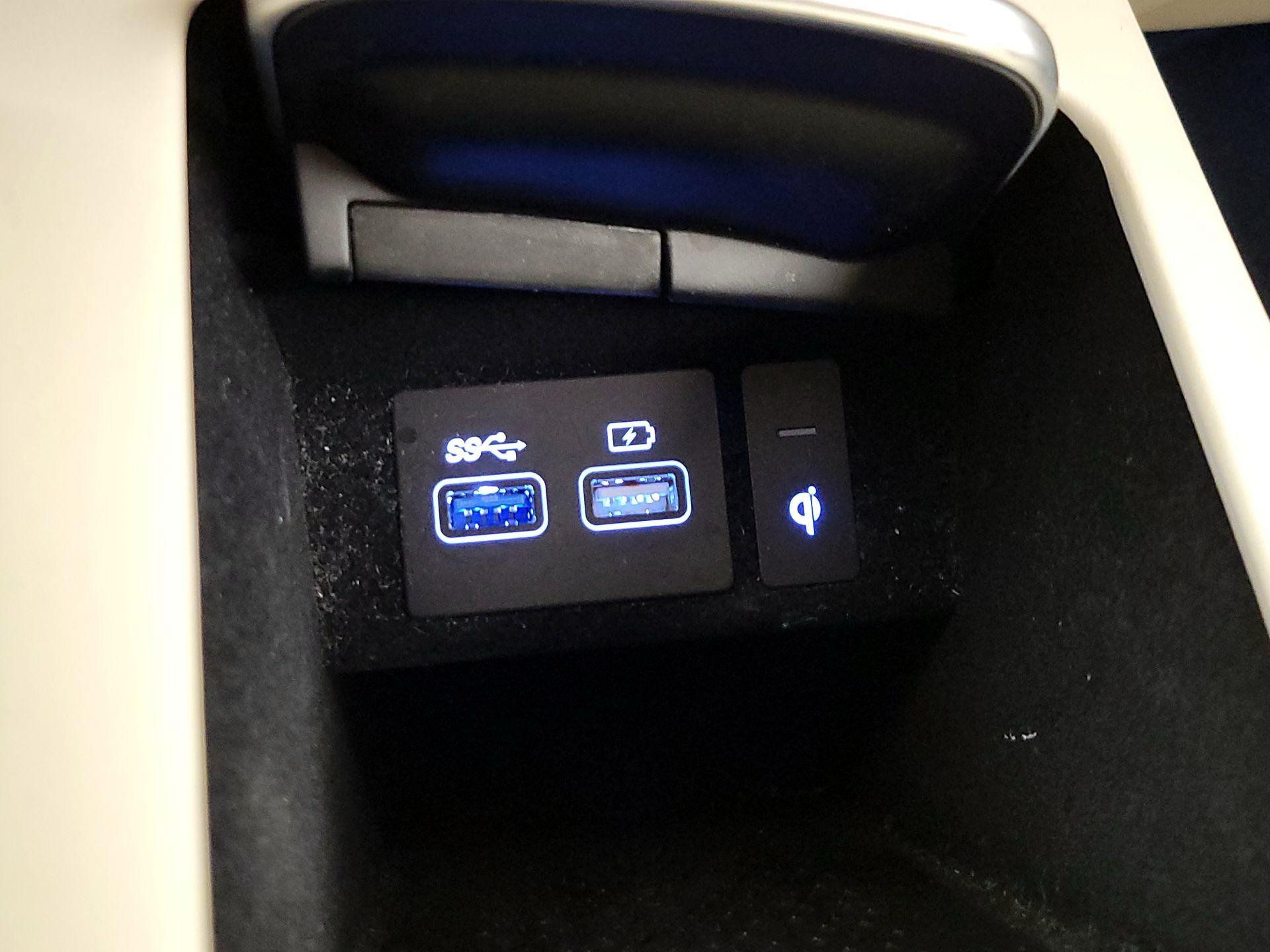 Thumbnail: 2022 Genesis GV70 - 19