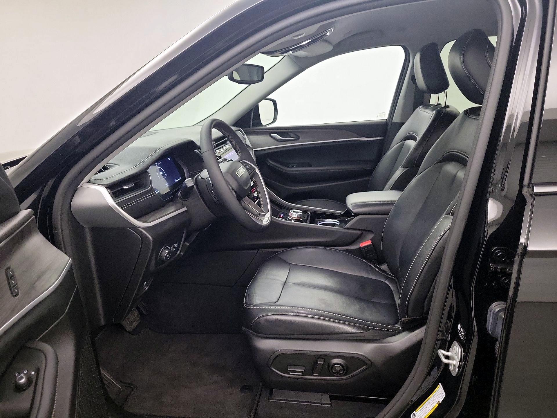 Thumbnail: 2023 Jeep Grand Cherokee - 9