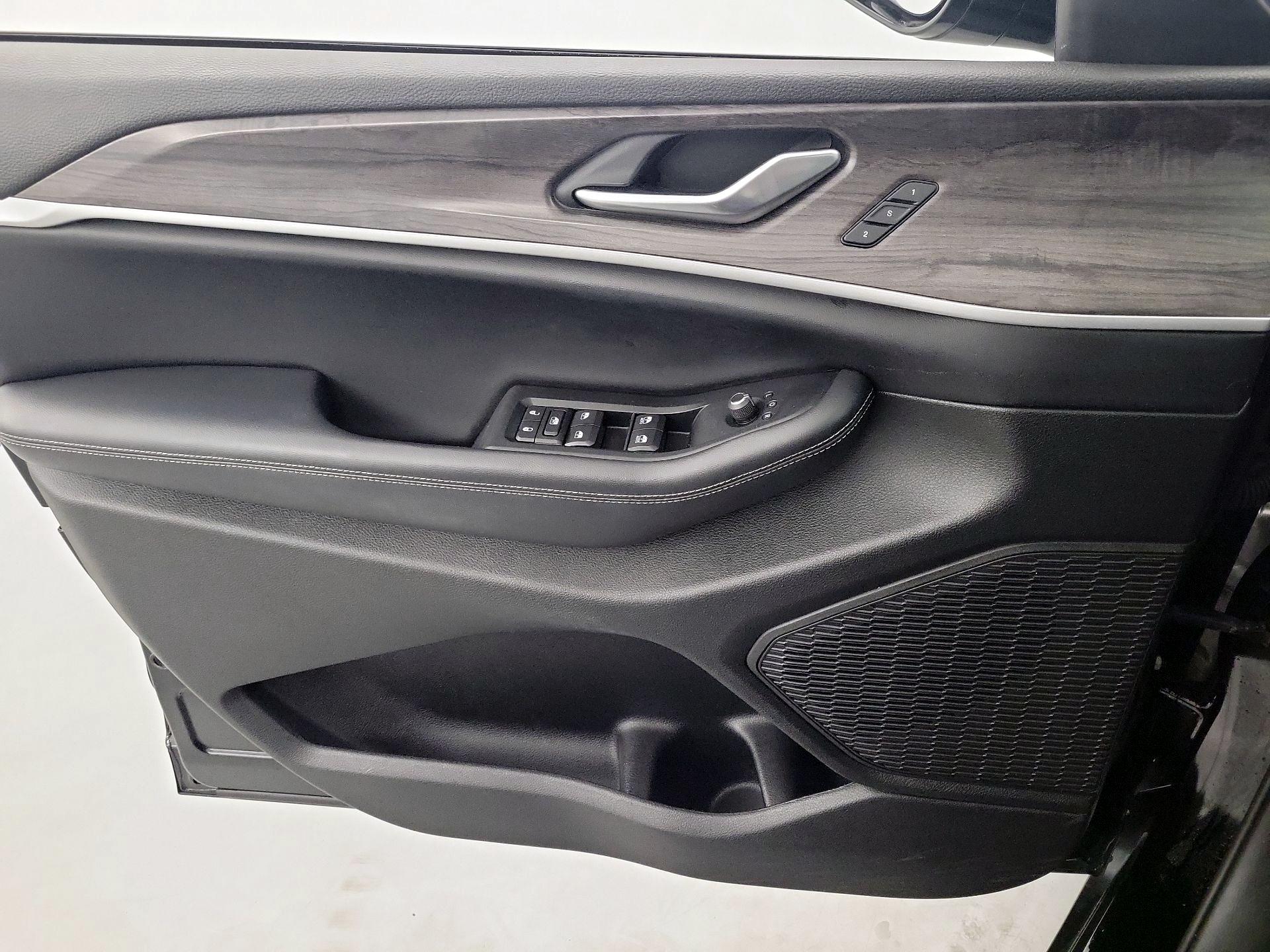 Thumbnail: 2023 Jeep Grand Cherokee - 10