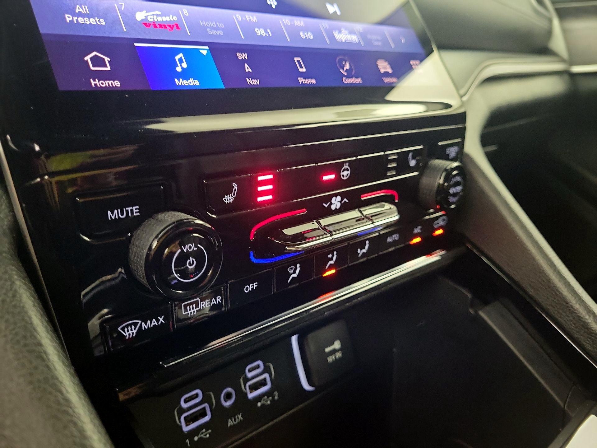 Thumbnail: 2023 Jeep Grand Cherokee - 15