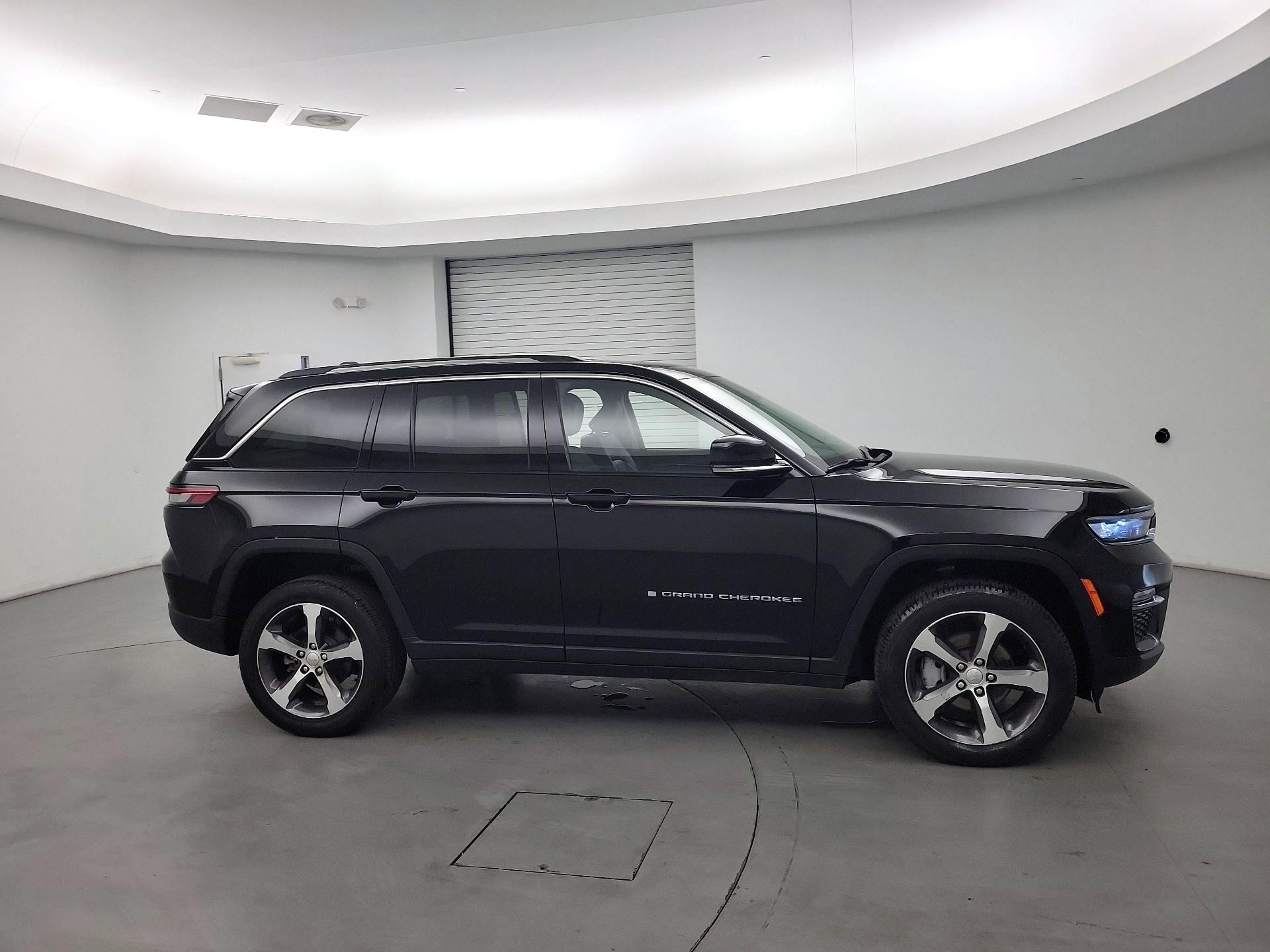 Thumbnail: 2023 Jeep Grand Cherokee - 4