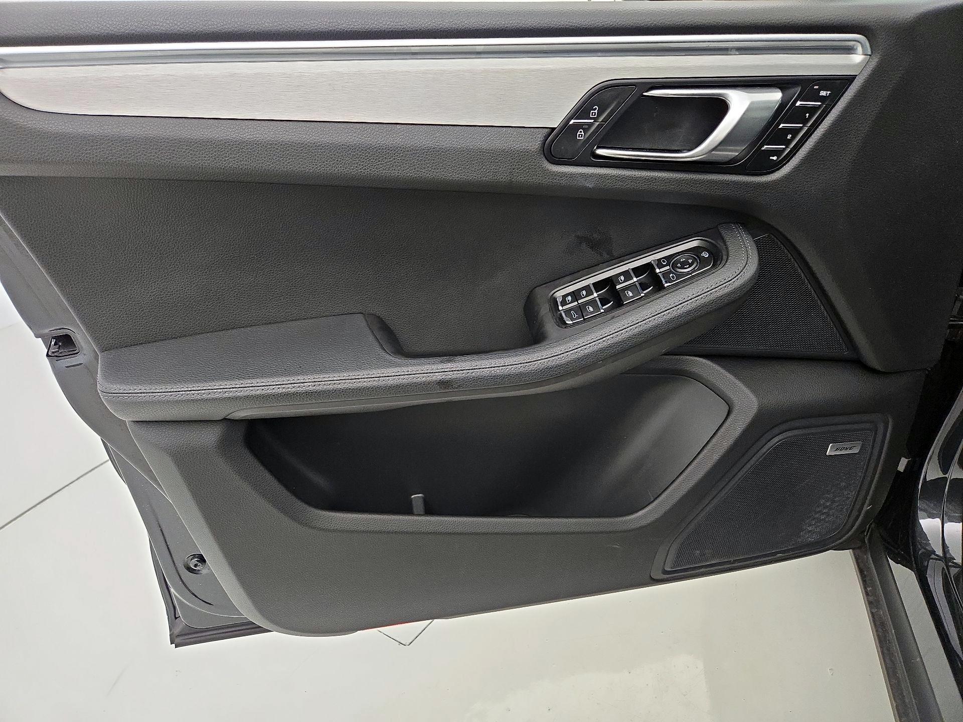 Thumbnail: 2023 Porsche Macan - 12