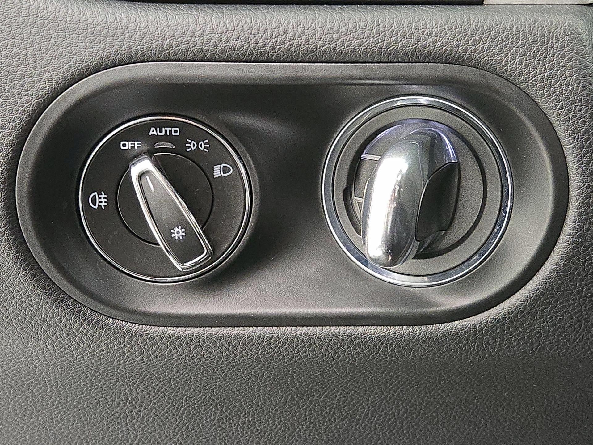 Thumbnail: 2023 Porsche Macan - 13