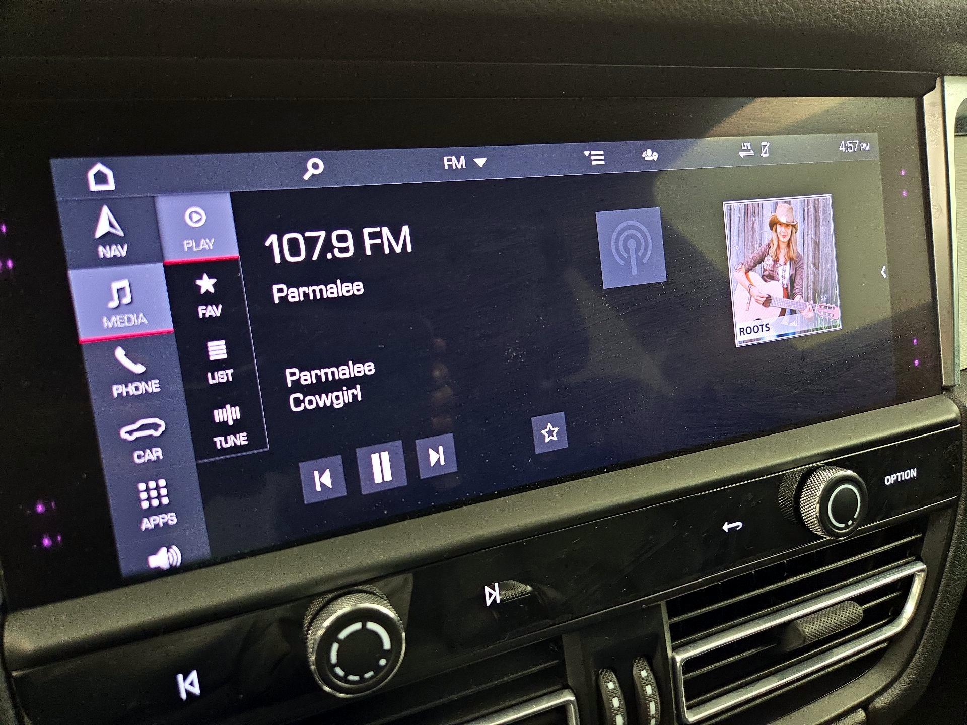 Thumbnail: 2023 Porsche Macan - 16