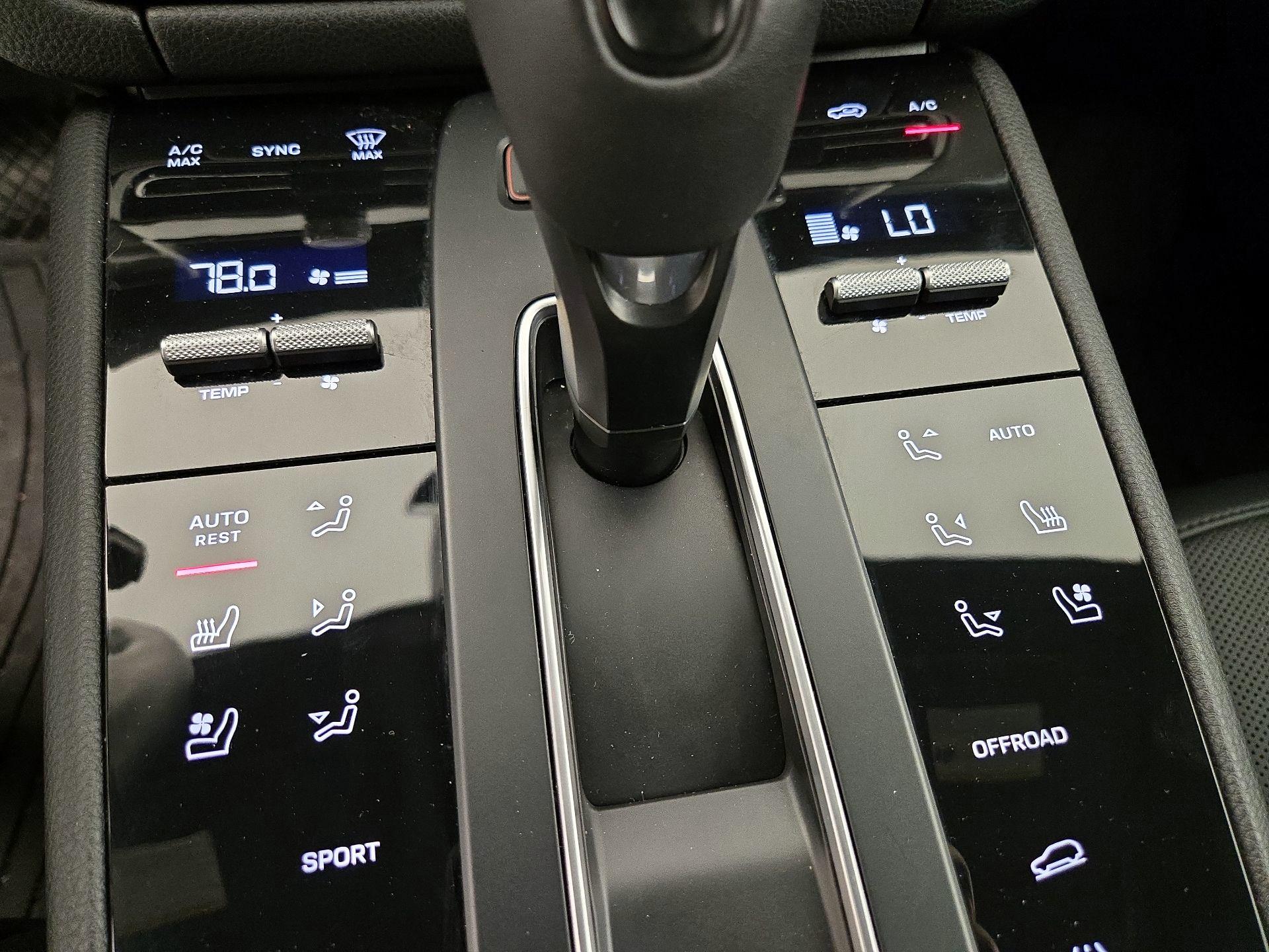 Thumbnail: 2023 Porsche Macan - 17