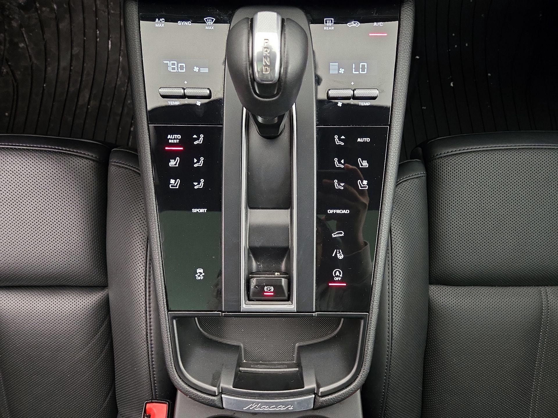 Thumbnail: 2023 Porsche Macan - 18