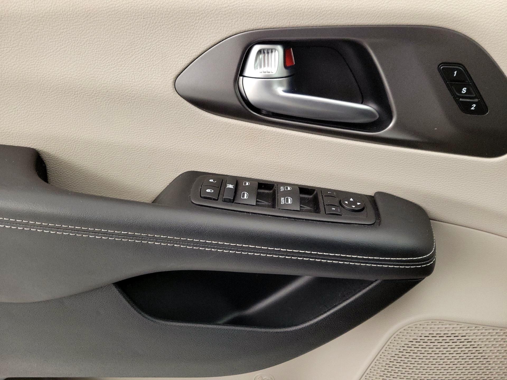 Thumbnail: 2024 Chrysler Pacifica - 12