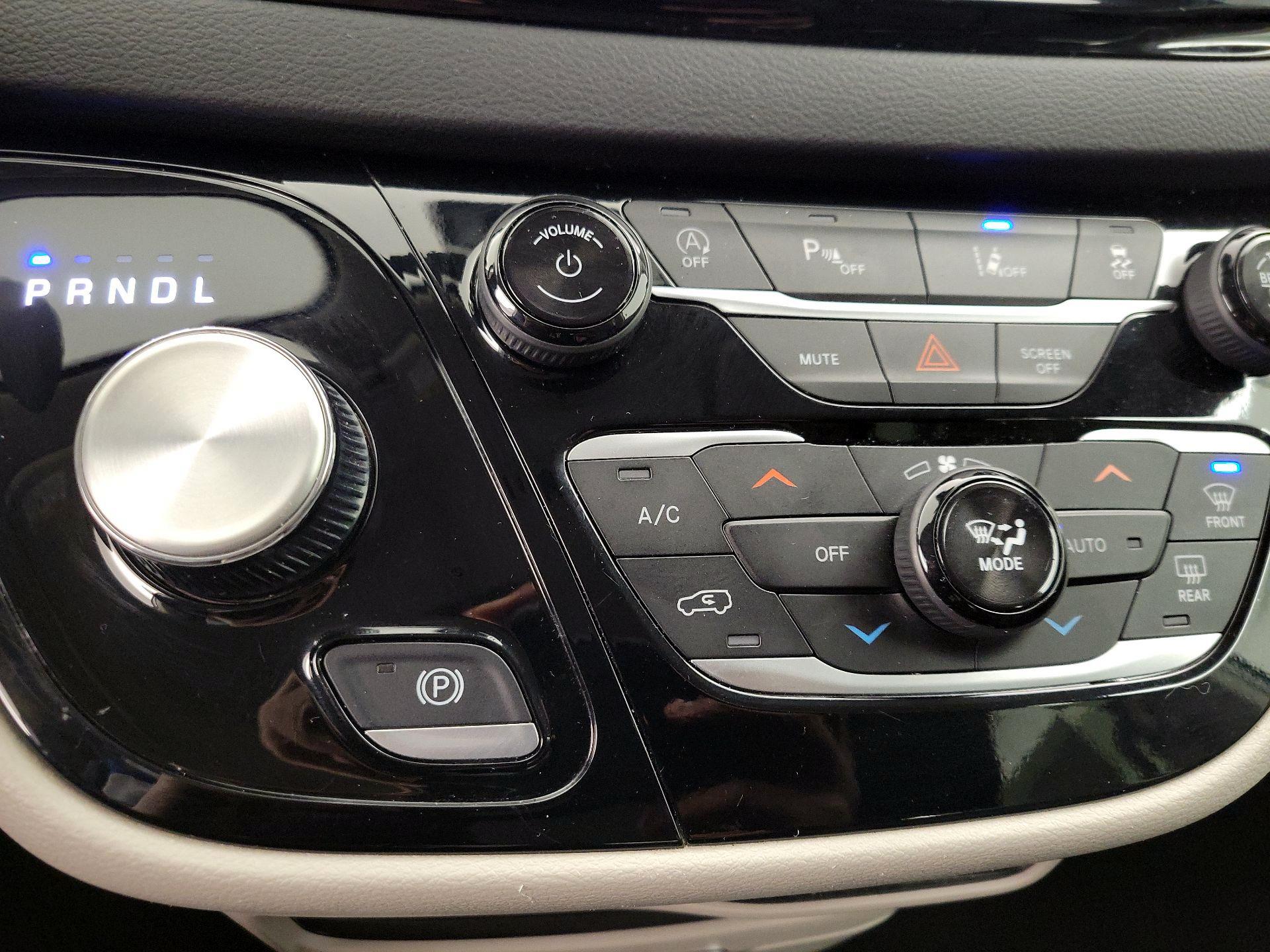 Thumbnail: 2024 Chrysler Pacifica - 17