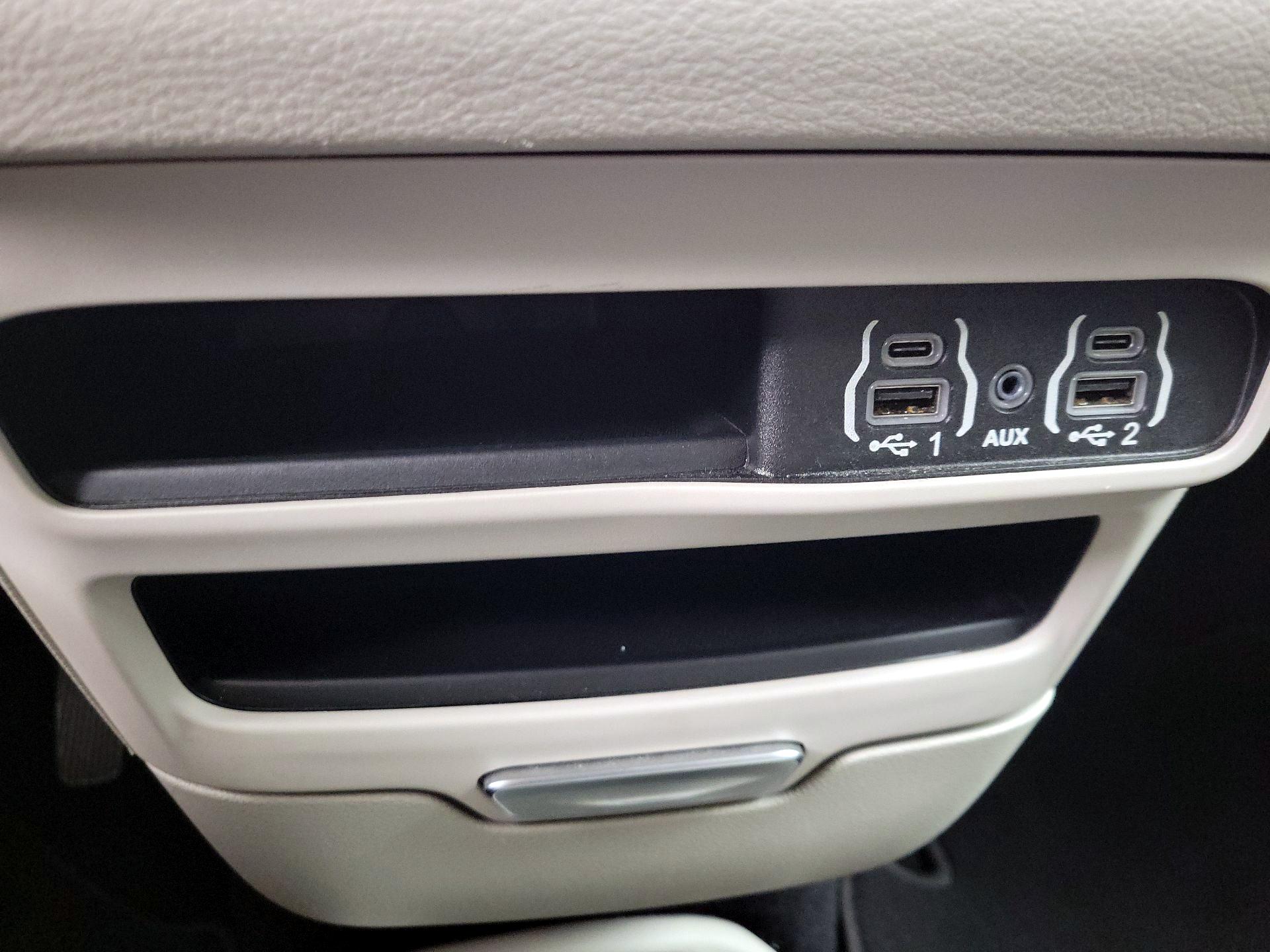 Thumbnail: 2024 Chrysler Pacifica - 18