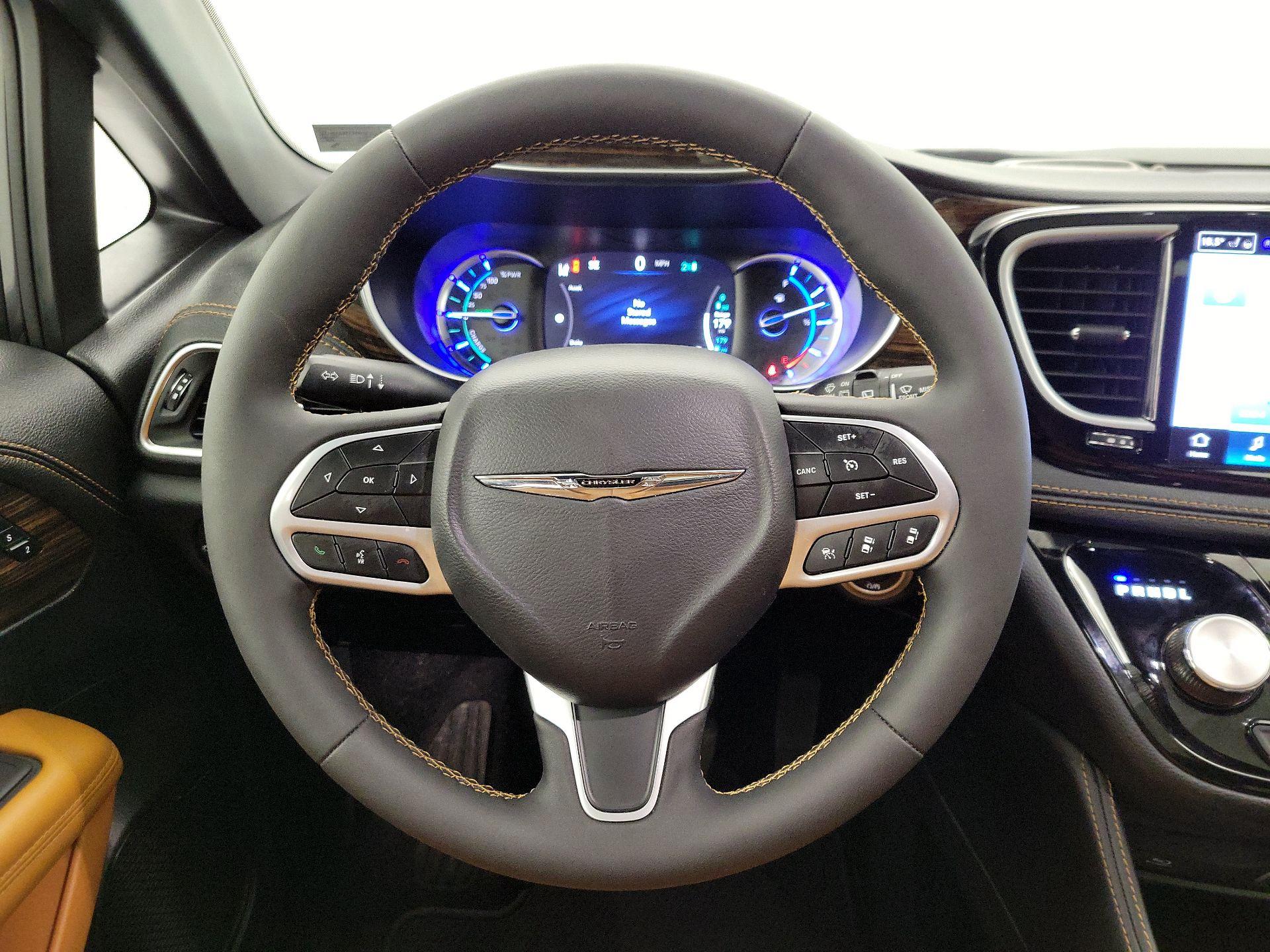 Thumbnail: 2023 Chrysler Pacifica - 10