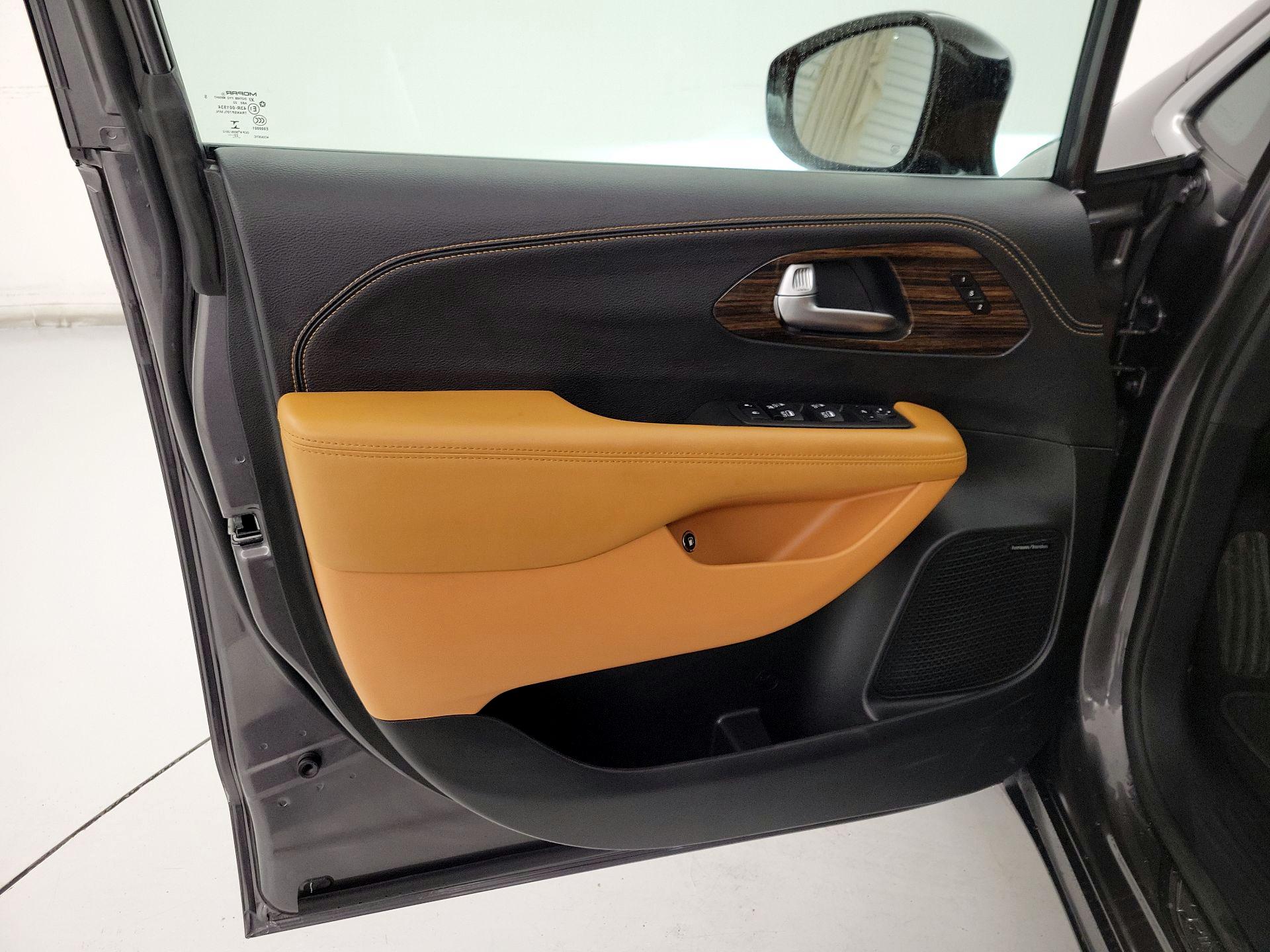 Thumbnail: 2023 Chrysler Pacifica - 12